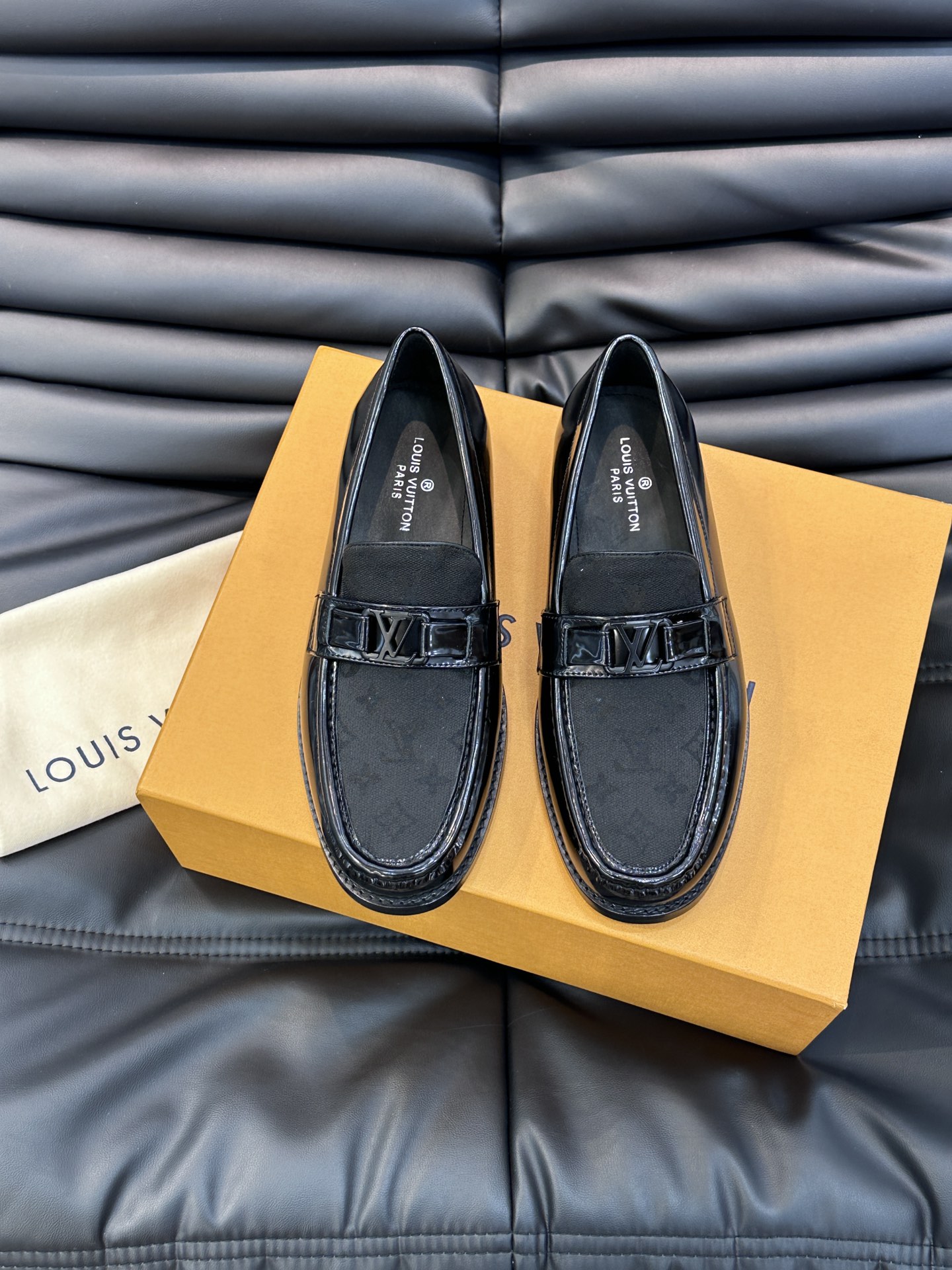 NO:279549,L.v~High-end men's formal casual leather shoes, genuine leather sole!  High-end and atmospheric, private mold custom-made original brand hardware buckle decoration, calfskin breathable inner lining, top quality!  Size38-44 (38.45 custom made), cowhide, Leather soles19860909L.v~高端男士正装休闲皮鞋,真皮大底！高端大气,私家开模定制原版品牌五金扣装饰,小牛皮透气内里,顶级品质！ Size38-44（38.45定做）,,cowhide,Leather soles,Men's shoes