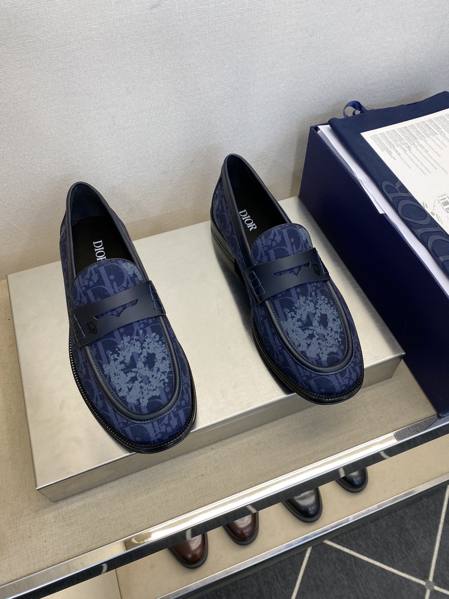 NO:279561,【Di*r】Dior., top crafts, fashionable formal clothing leather bottom, regular code 39-44, (5-10) will be released simultaneously!  goods!  Top-grade handicrafts [Strong] Italy imported raw leather calf paint (super texture and feel), imported calf leather inside, fully imported leather genuine leather bottom!  !  Super ritual sense!  Gentlemanly style!  38,45 Custom made non-return, dior, cowhide, Leather soles19860909【Di*r】迪奥. ,顶尖工艺品 时尚正装皮底 正码39一44,(5一10) 同步发售！货！顶级手工艺[强]意大利全面进口原皮料小牛漆面(超强质感、手感),内里进口小牛皮,全进口皮丕真皮大底！！超级仪式感！绅士风！38,45订做不退换,,dior,cowhide,Leather soles,Men's shoes