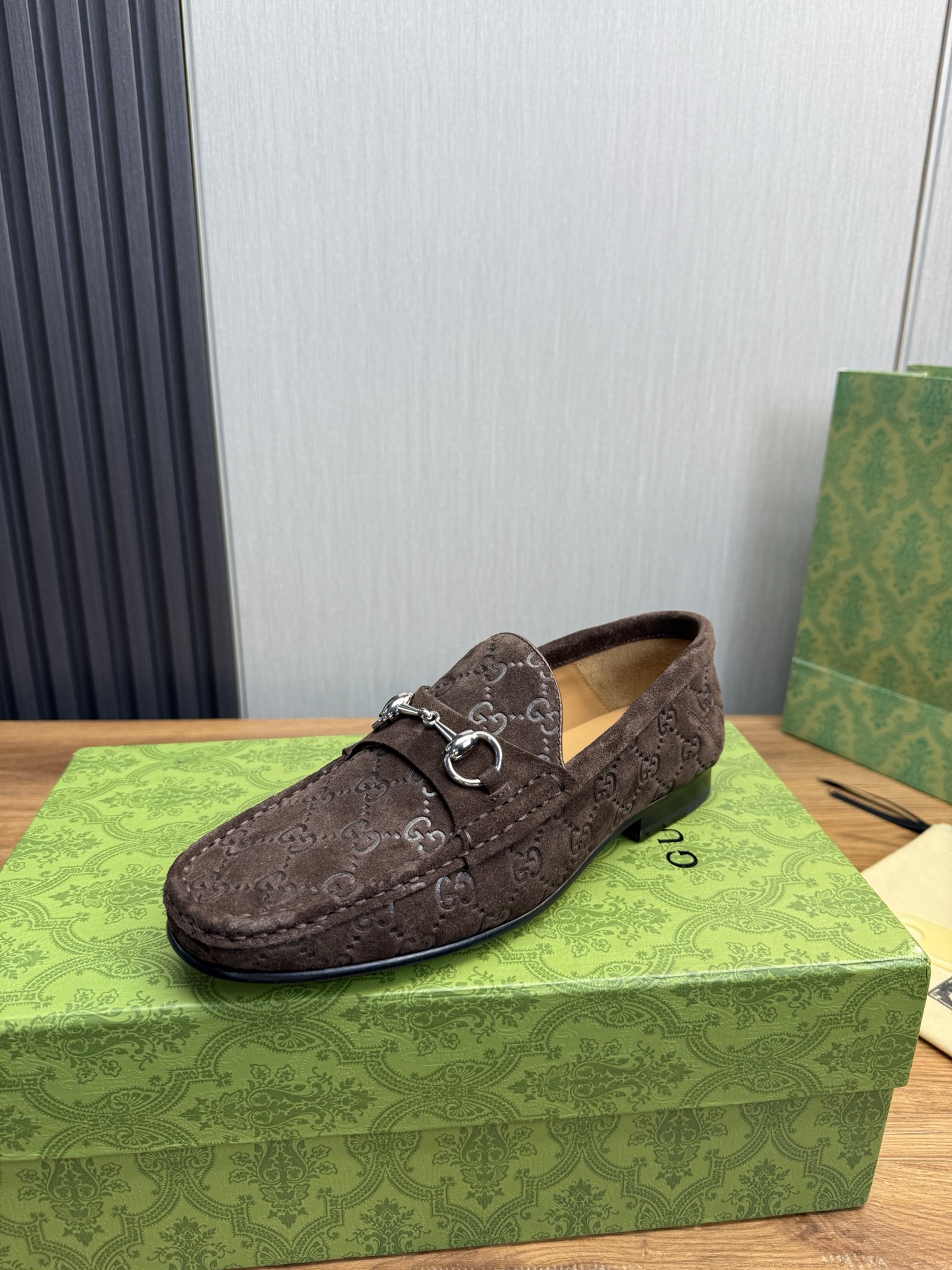 NO:279992,Original single ruthless goods, genuine leather sole Guqi. Men's business casual leather shoes, top cow goods. 1:1 shipment luxury and noble all use imported original brand fabrics, just to create a more comfortable wearing experience. The upper is imported frosted cowhide, cowhide top imported water dye all cowli, original genuine leather sole 8-45 (38.45 no return or exchange), cowhide, Leather soles19860909原单狠货,真皮大底 古奇.男士商务休闲皮鞋,顶级牛货.1:1出货奢华尊贵全部采用进口原版品牌面料,只为打造更为舒适的穿着体验,鞋面原版进口磨砂牛皮,牛皮顶级进口水染全牛里,原版真皮大底8-45（38.45不退换）,,cowhide,Leather soles,Men's shoes