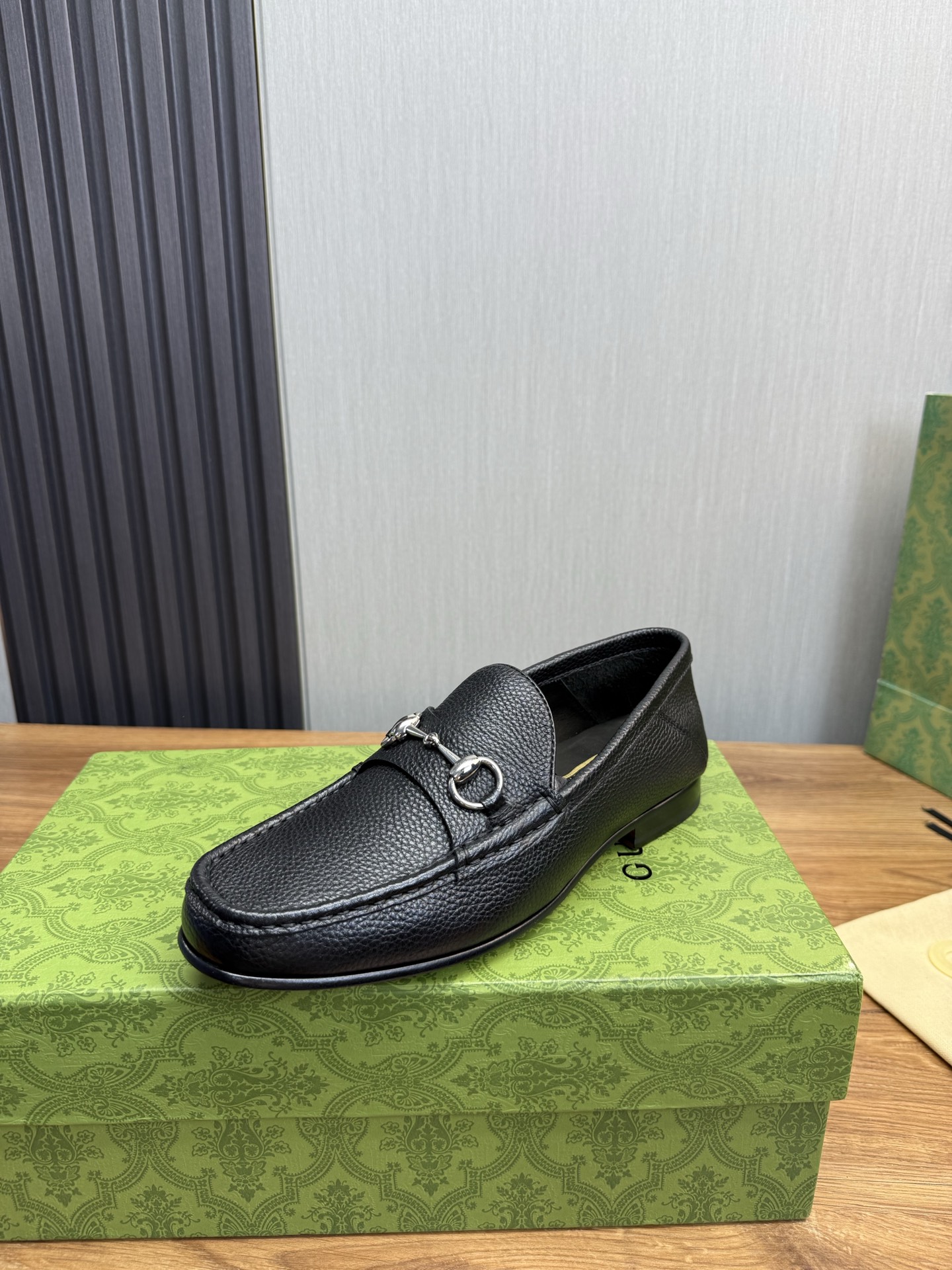 NO:279998,Original single ruthless goods, genuine leather sole Guqi. Men's business casual leather shoes, top-grade cow goods. 1:1 shipment luxury and honorable all use imported original brand fabrics, just to create a more comfortable wearing experience, original imported cowhide, cowhide top-grade imported water dye all cow li, original genuine leather sole 8-45 (38.45 no return or exchange), cowhide, Leather soles19860909原单狠货,真皮大底 古奇.男士商务休闲皮鞋,顶级牛货.1:1出货奢华尊贵全部采用进口原版品牌面料,只为打造更为舒适的穿着体验,鞋面原版进口牛皮,牛皮顶级进口水染全牛里,原版真皮大底8-45（38.45不退换）,,cowhide,Leather soles,Men's shoes