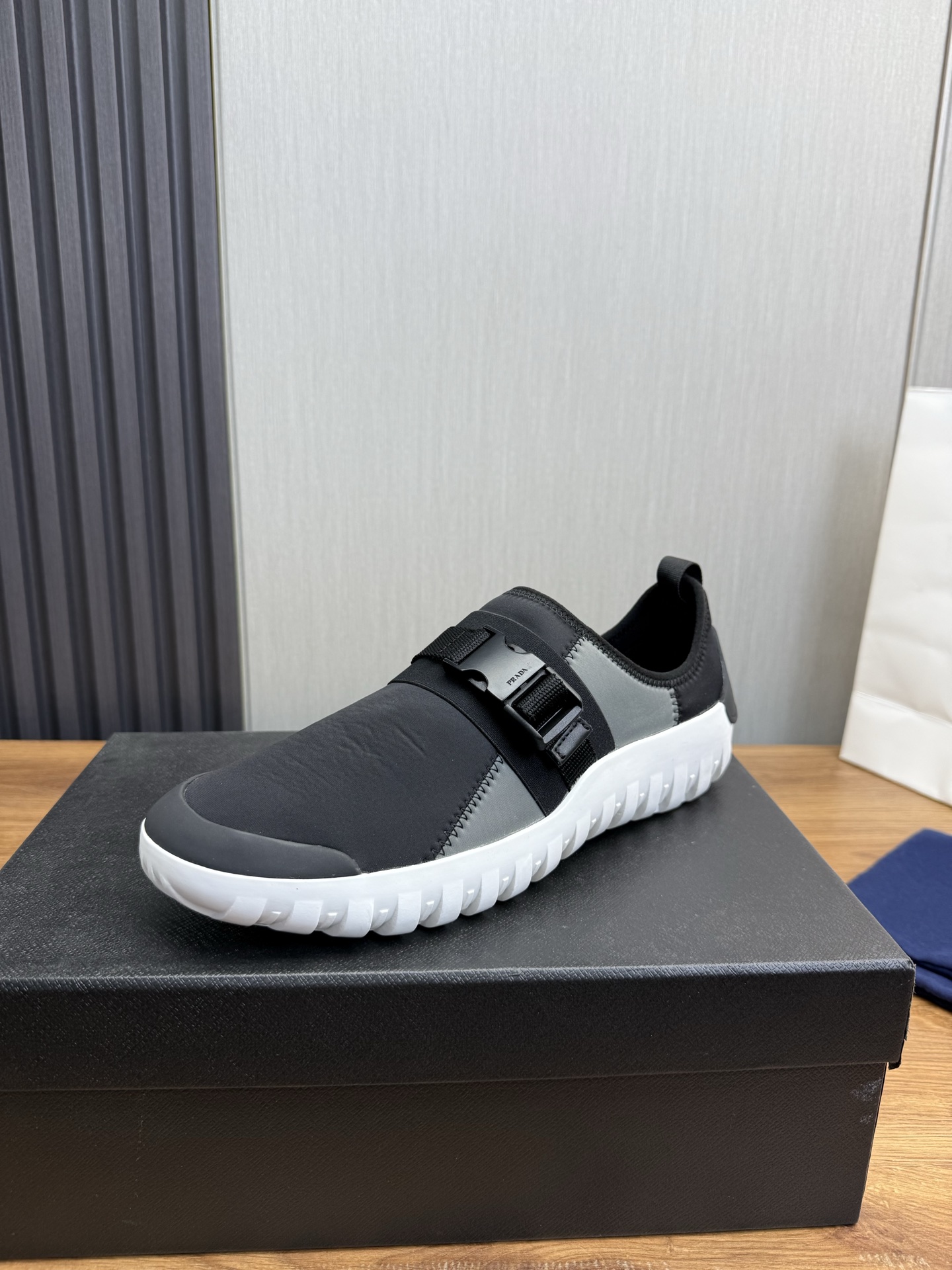 NO:280001,【PRADA Prada】The hot men's shoes shipment official website synchronizes the original elastic fabric   cowhide inner lining, 1 to 1 replica, original original bottom, 39-44,, prada, prada, cowhide19860909【PRADA普拉达】爆款男鞋出货官网同步原版弹力布面料 牛皮内里,1比1复刻 ,原厂原版底,39-44,,prada,prada,cowhide,Men's shoes