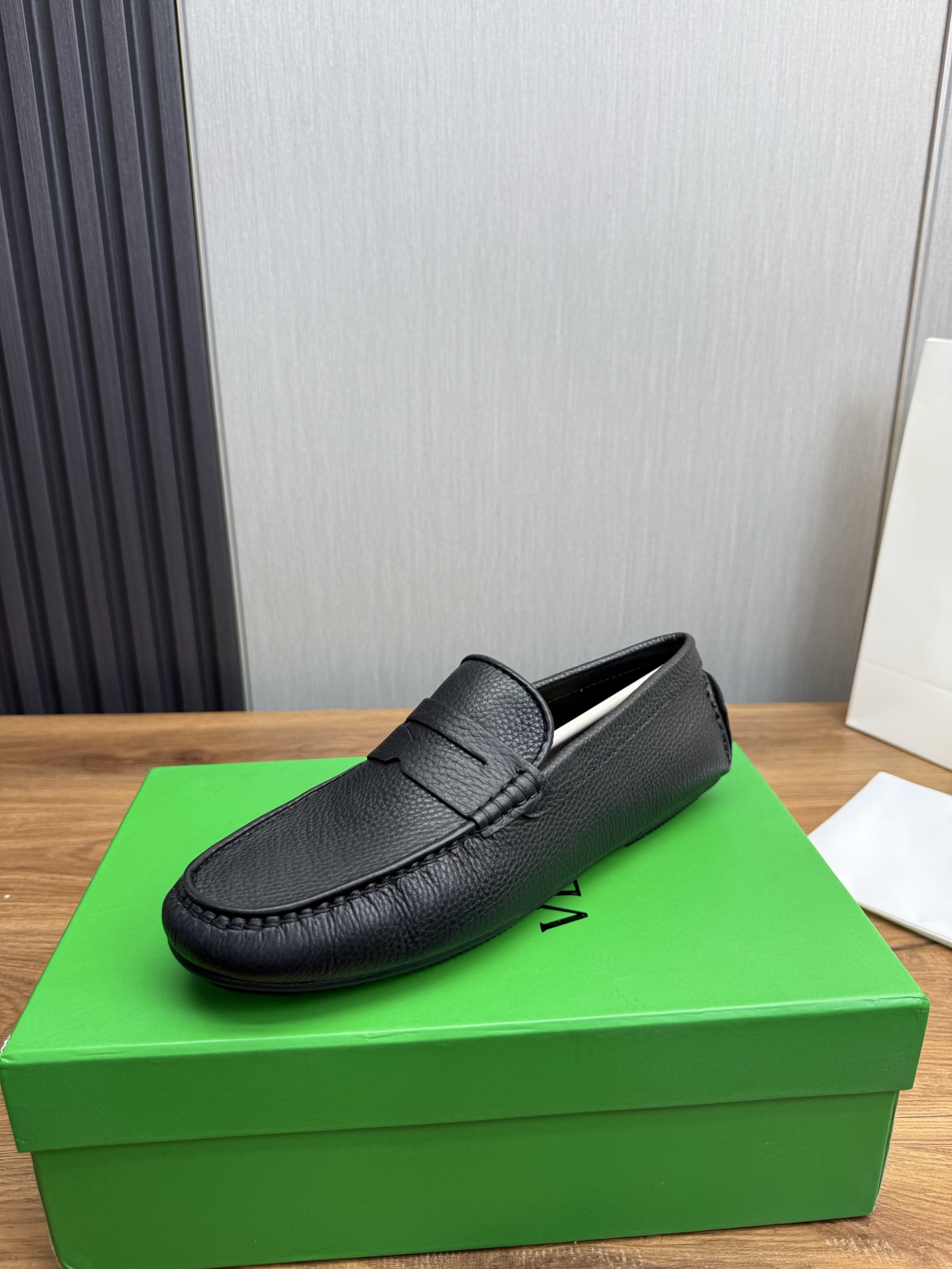 NO:284042,BV-Classic Driving Beanie Shoes Casual Fashion and Comfort Official Website 1:1 Shipping Original Cowhide   Imported Water-Dyeing Beef, Classic Hardware Buckle, Original Rubber Outsole, Year-round Stock Code: 38-45 (38.45 Customized No Returns), bottega Veneta, cowhide19860909BV-经典驾车豆豆鞋休闲时尚舒适官网1:1出货原版牛皮 进口水染牛里,经典五金扣搭配,原版橡胶大底,常年有货码数:38-45（38.45订做不退换）,,bottega veneta,cowhide,Men's shoes