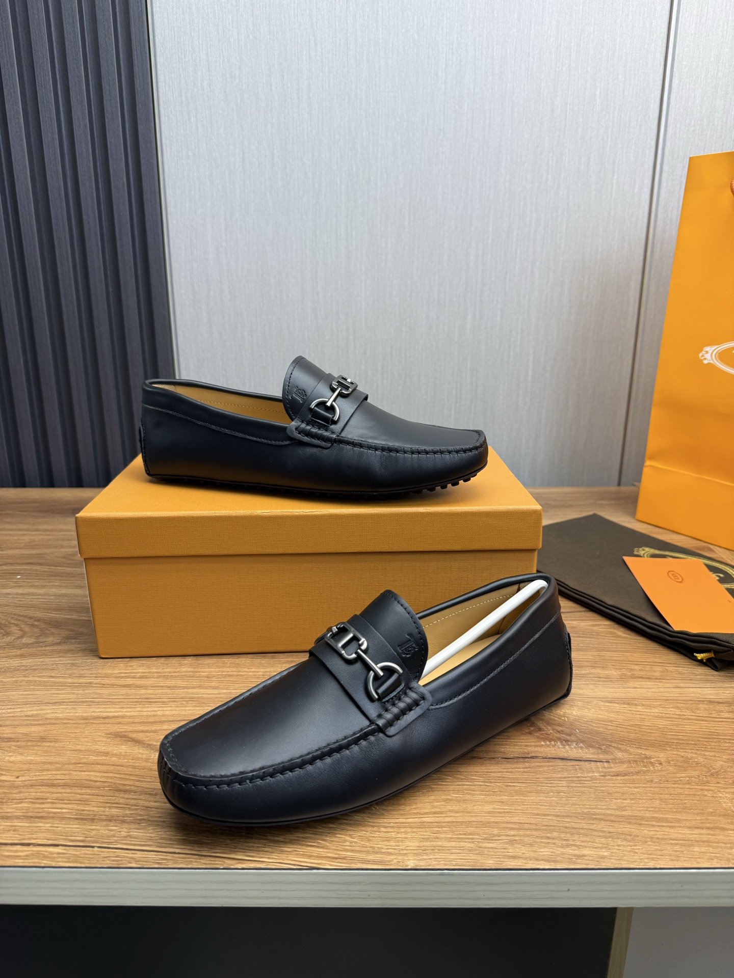 TOD'S Classic Driving Loafers: Stylish, Comfortable, and High-Quality 5 i1745525202886 6574 0 7