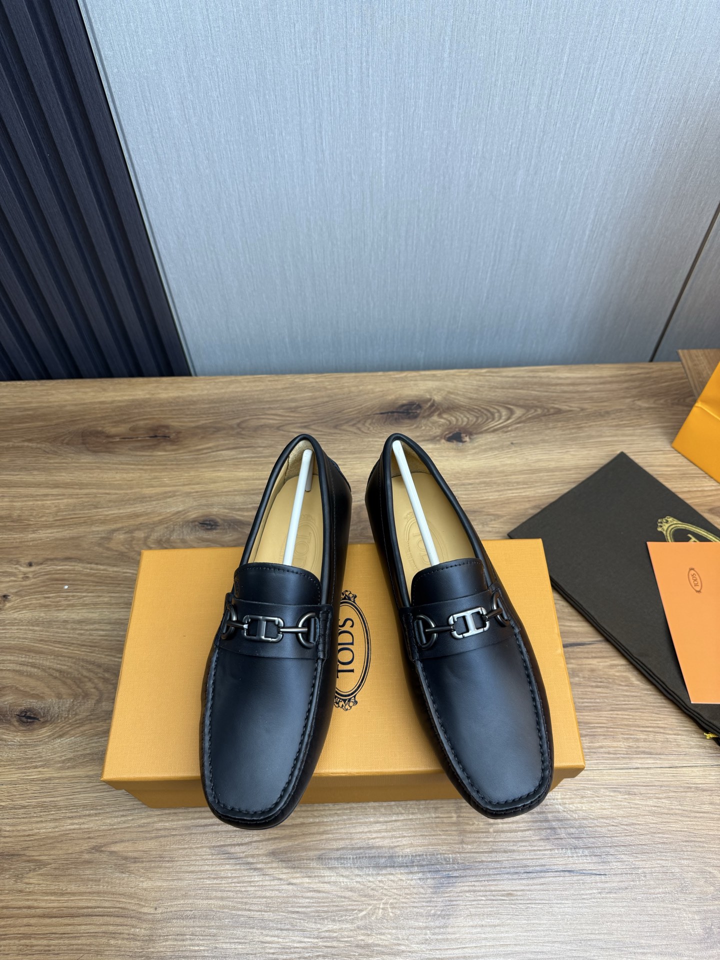 TOD'S Classic Driving Loafers: Stylish, Comfortable, and High-Quality 3 i1745525204561 996 0 0