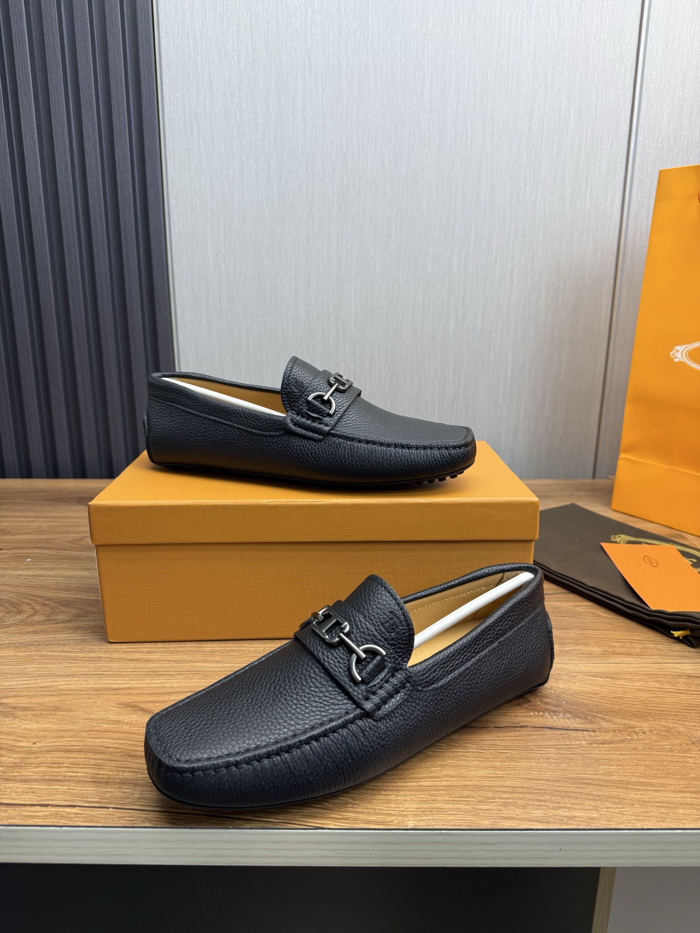 TOD'S Classic Driving Loafers: Casual, Stylish, and Comfortable Shoes 5 i1745525291196 9300 0 8
