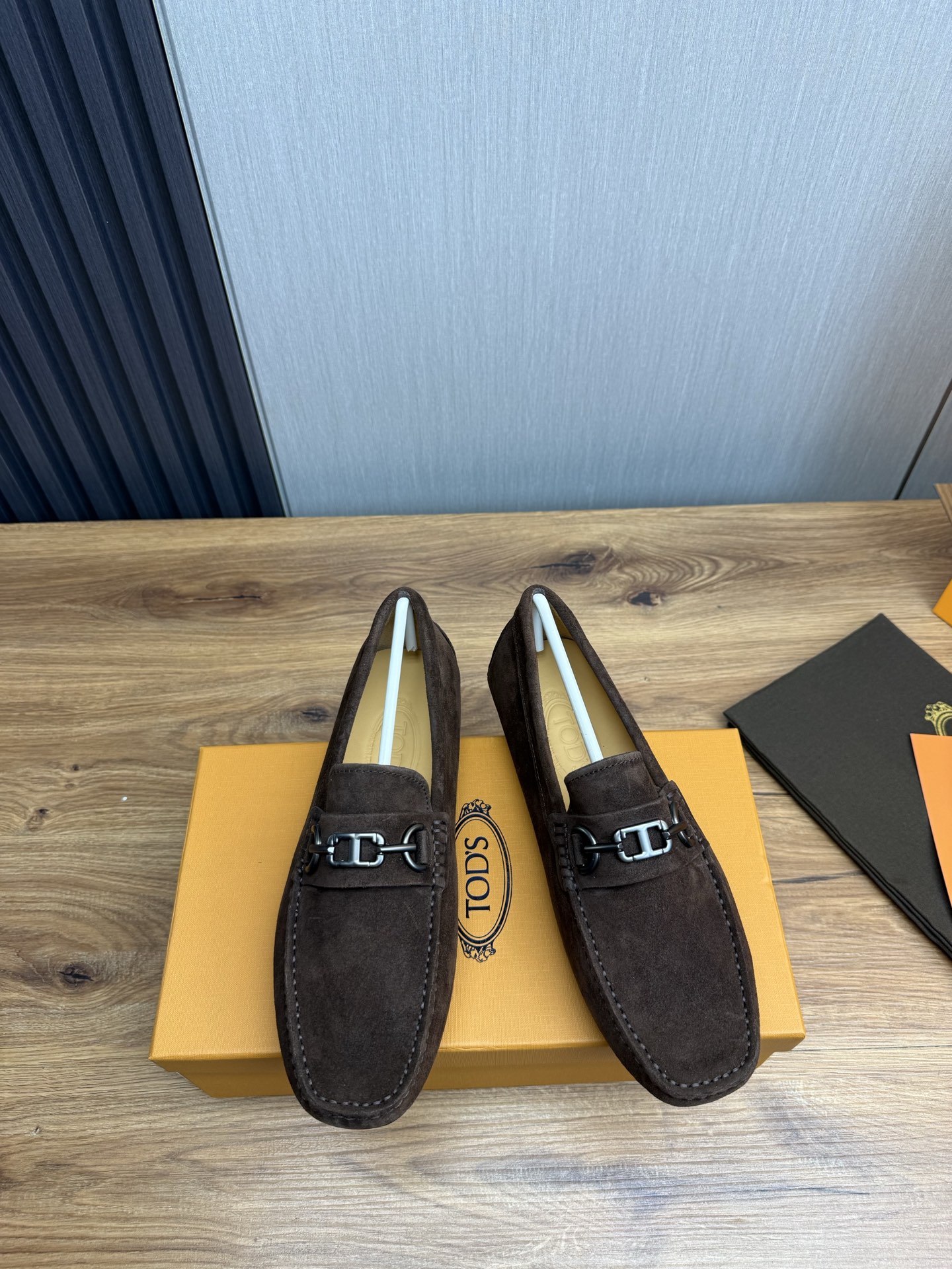 TOD'S Classic Driving Loafers - Casual, Stylish, and Comfortable 3 i1745525419761 4591 0 1
