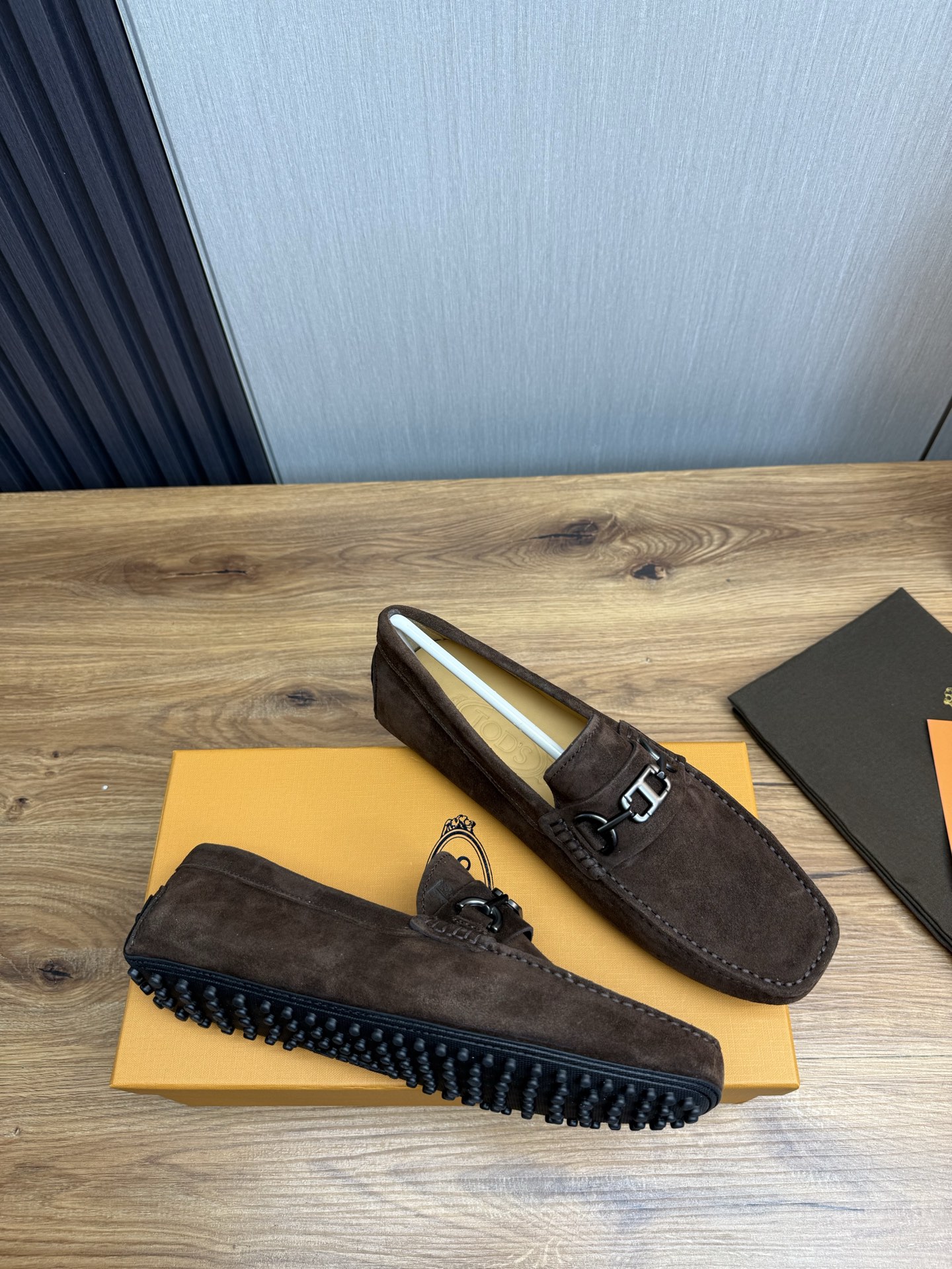 TOD'S Classic Driving Loafers - Casual, Stylish, and Comfortable 7 i1745525419787 8506 0 3
