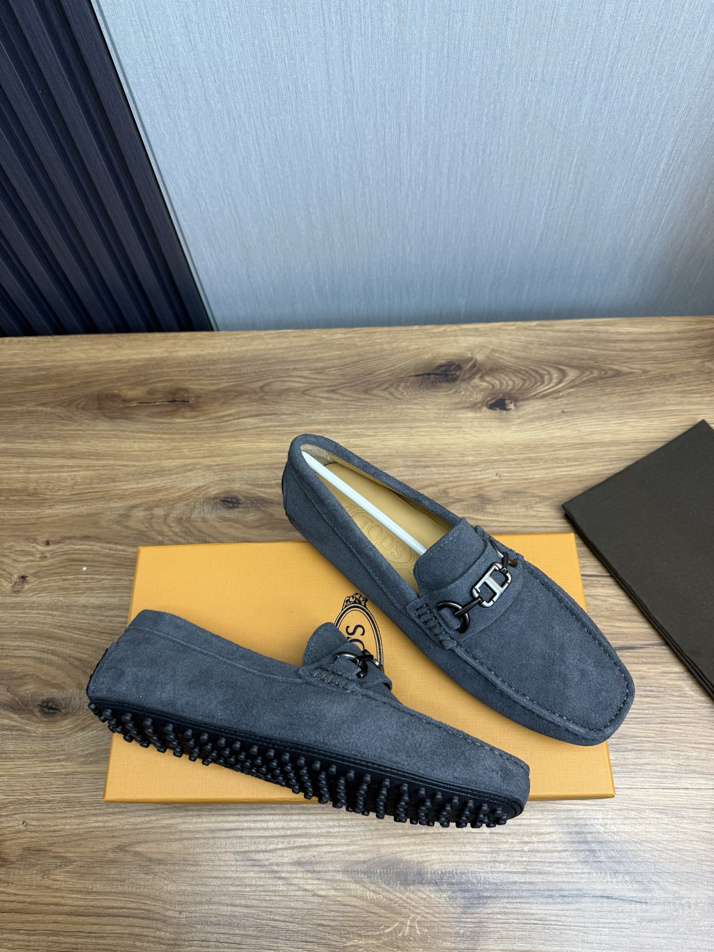 TOD'S Classic Driving Moccasins: Casual, Stylish, and Comfortable Slip-Ons 7 i1745525461623 6391 0 5