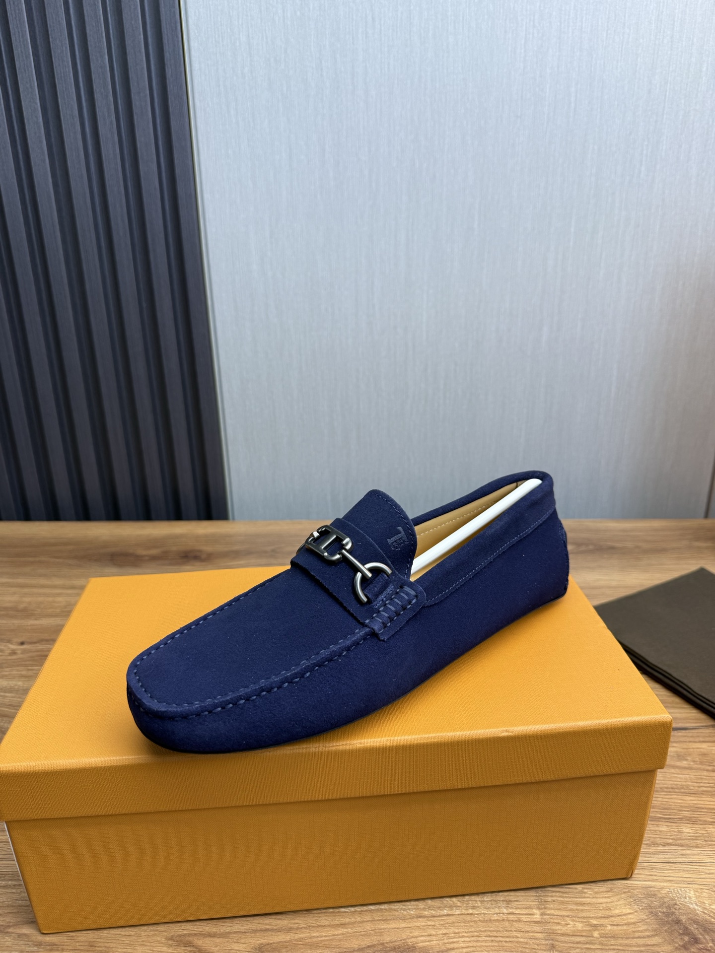 TOD'S Classic Driving Loafers - Stylish, Comfortable, and High-Quality 1 TOD'S Classic Driving Loafers - Stylish, Comfortable, and High-Quality