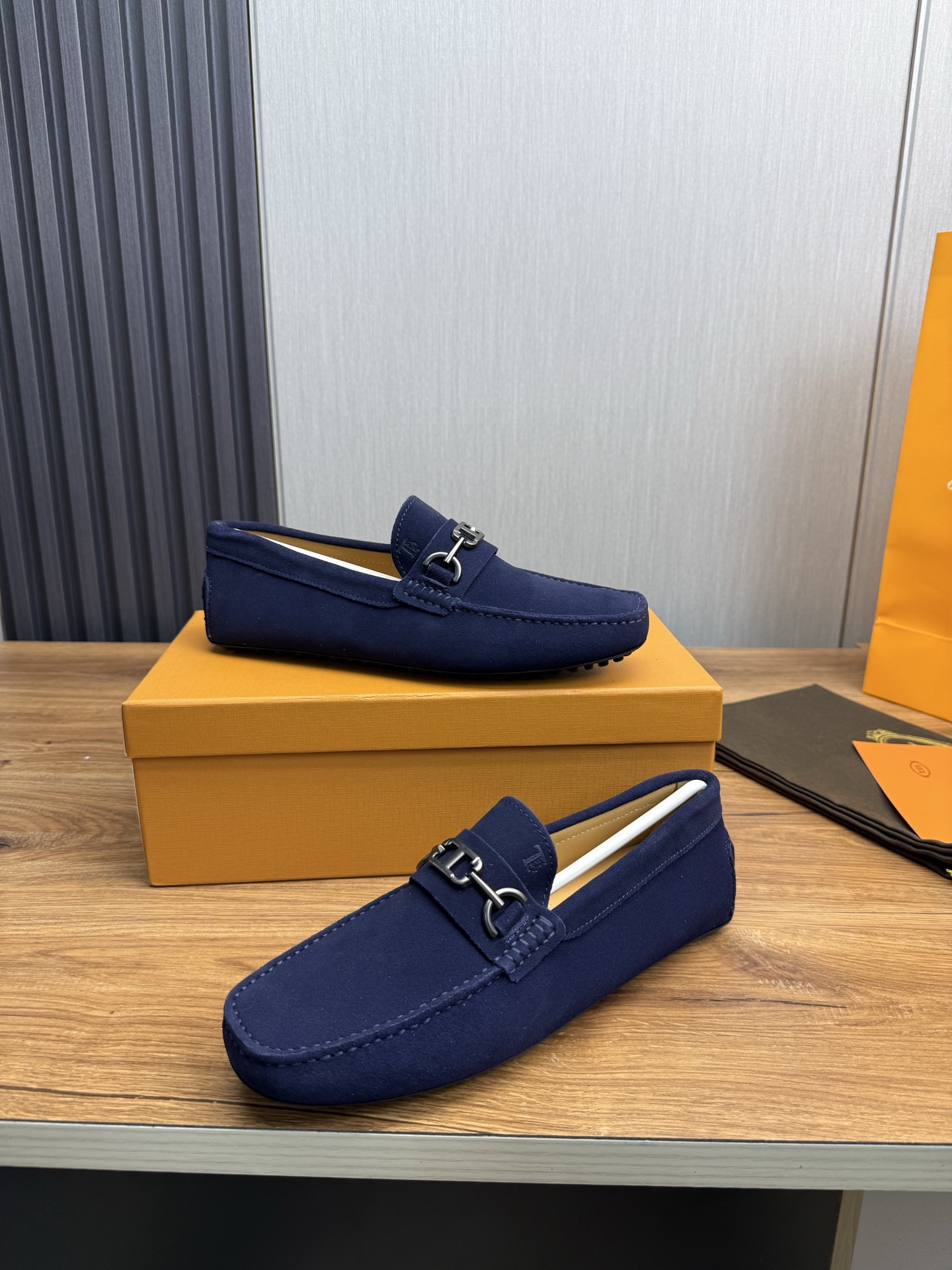 TOD'S Classic Driving Loafers - Stylish, Comfortable, and High-Quality 5 i1745525588029 5724 0 8