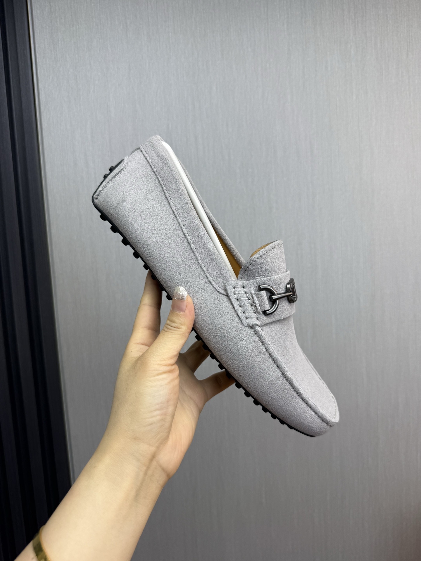 TOD'S Classic Driving Moccasins - Casual, Stylish, and Comfortable 8 i1745525623257 102 0 2