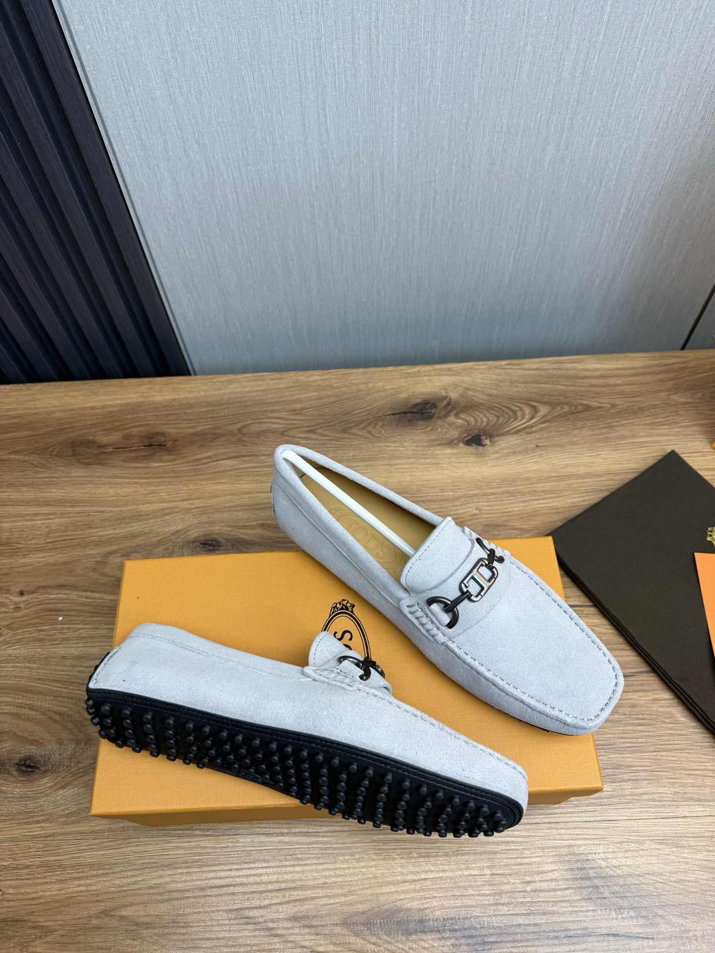 TOD'S Classic Driving Moccasins - Casual, Stylish, and Comfortable 7 i1745525623304 1657 0 5