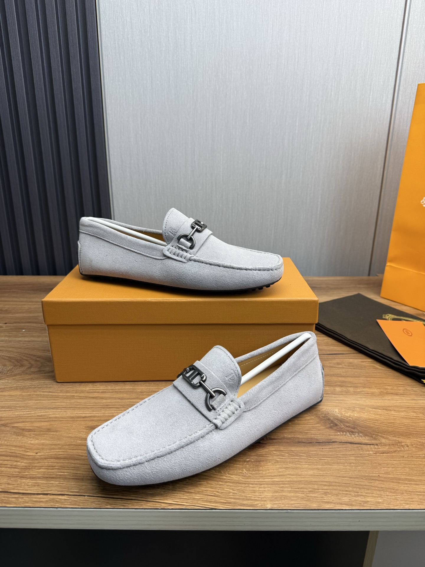 TOD'S Classic Driving Moccasins - Casual, Stylish, and Comfortable 5 i1745525624947 986 0 8