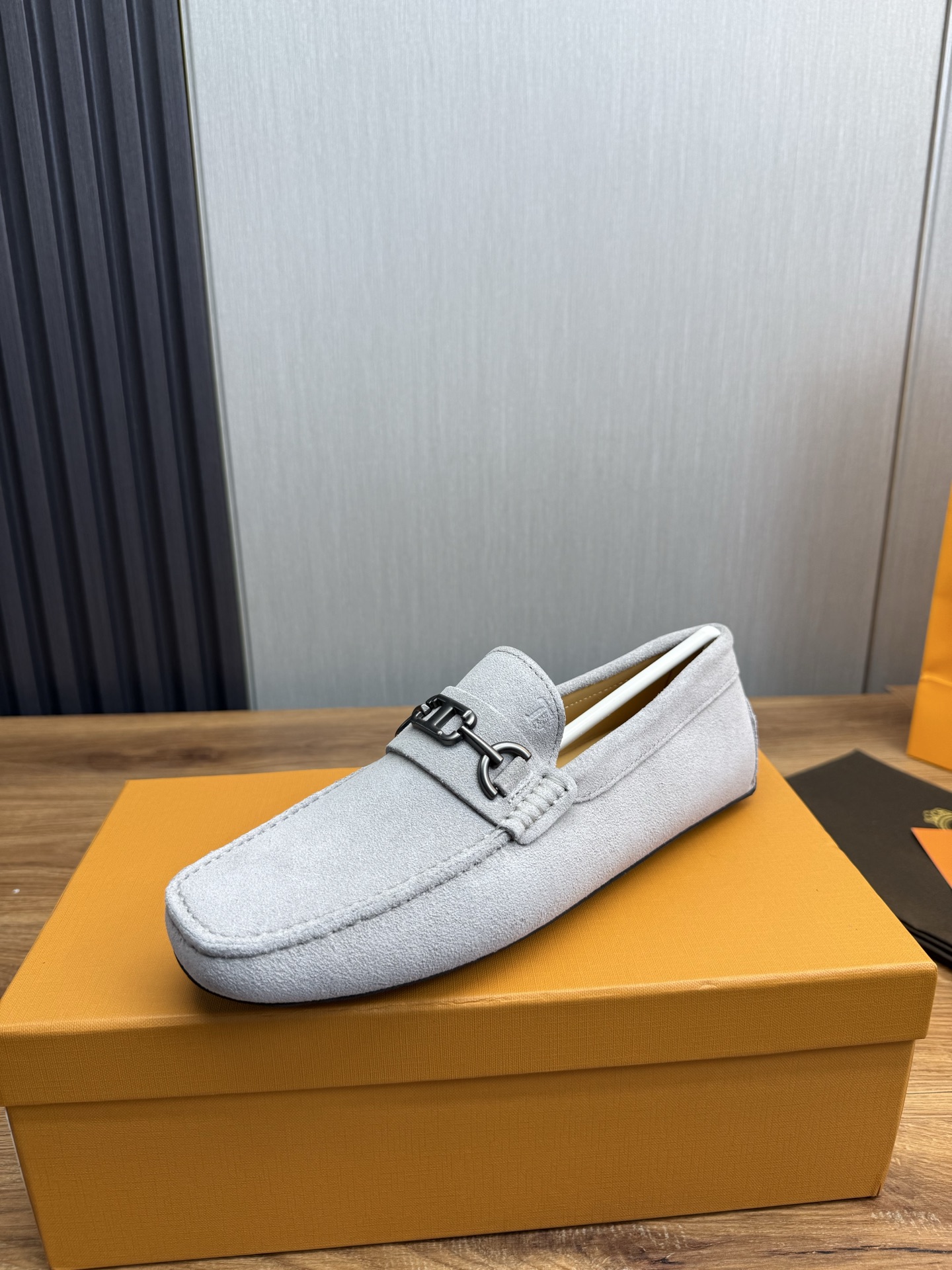 TOD'S Classic Driving Moccasins - Casual, Stylish, and Comfortable 2 i1745525625022 7071 0 0