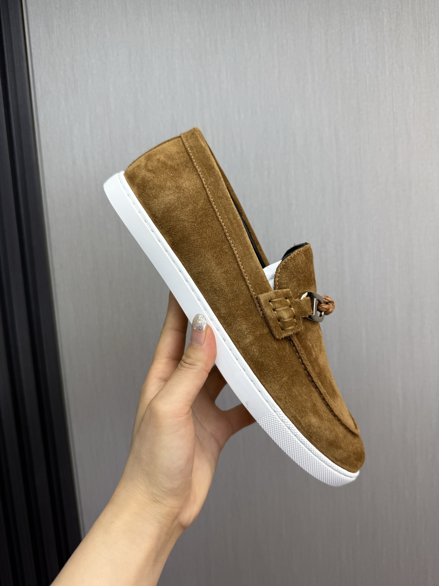 Hermes Men's Suede Loafers with Iconic Buckle - Stylish Comfort 8 i1746386282204 4431 0 1