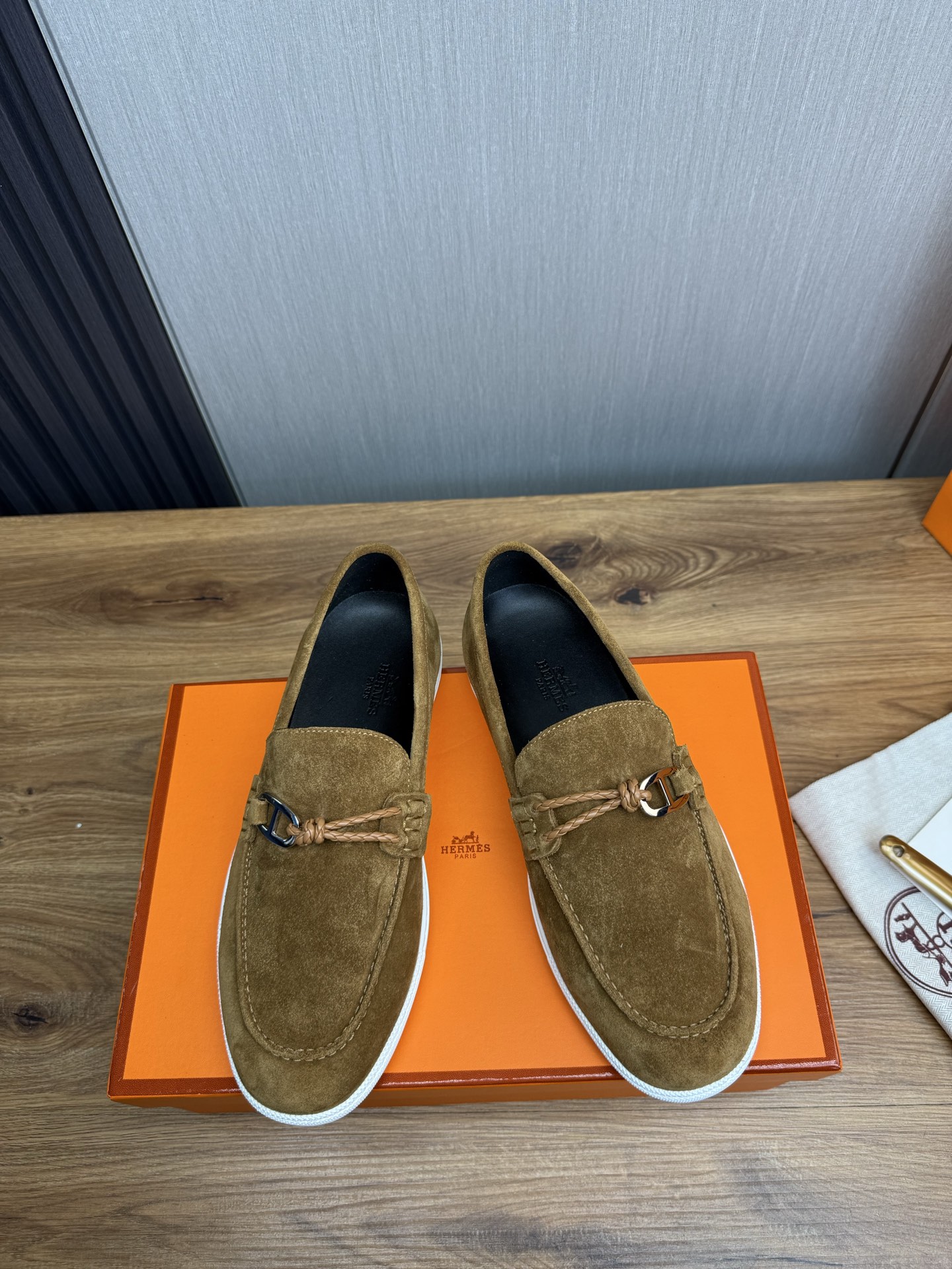 Hermes Men's Suede Loafers with Iconic Buckle - Stylish Comfort 3 i1746386282304 3813 0 3