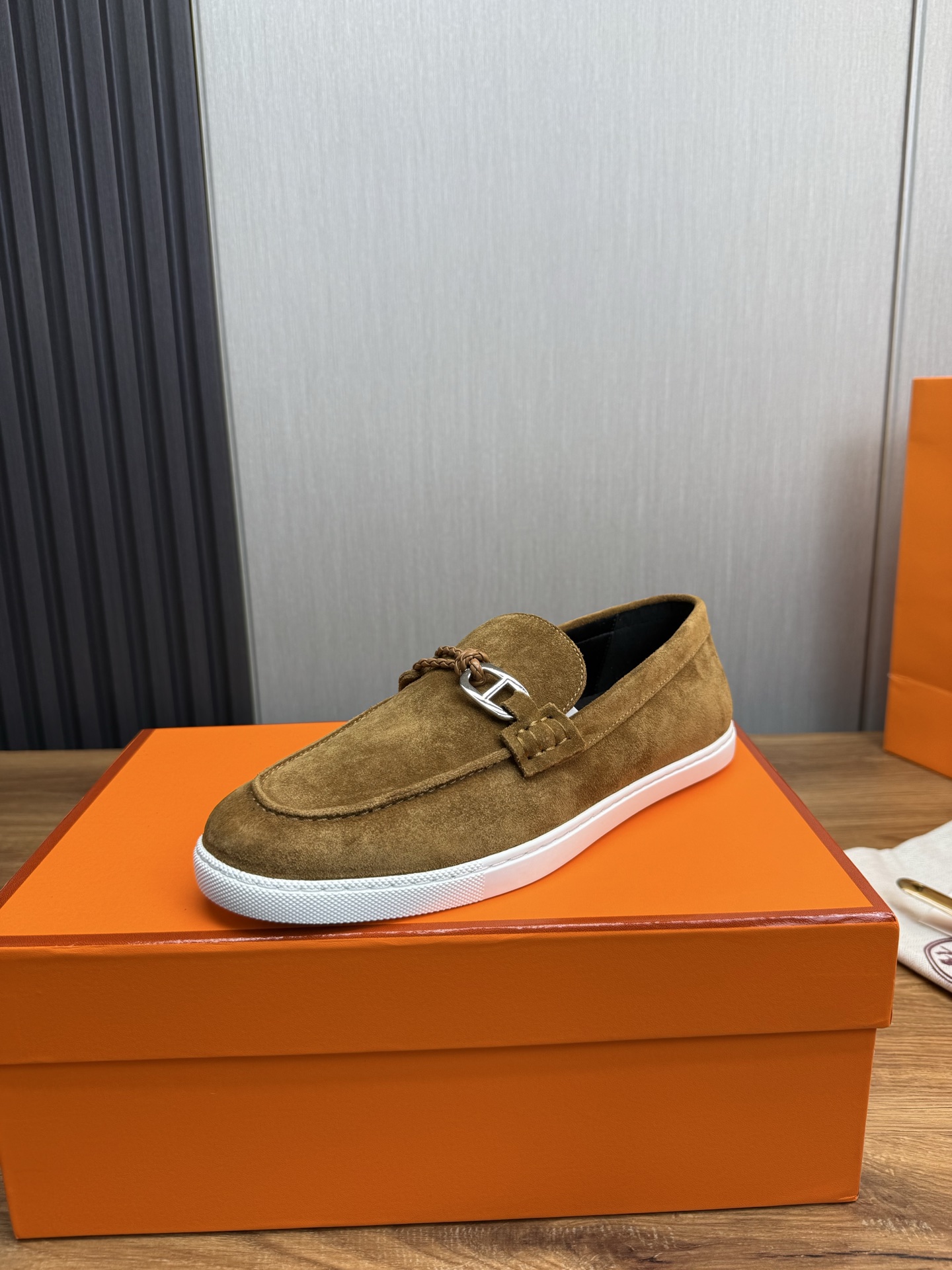 Hermes Men's Suede Loafers with Iconic Buckle - Stylish Comfort 2 i1746386283874 3864 0 0