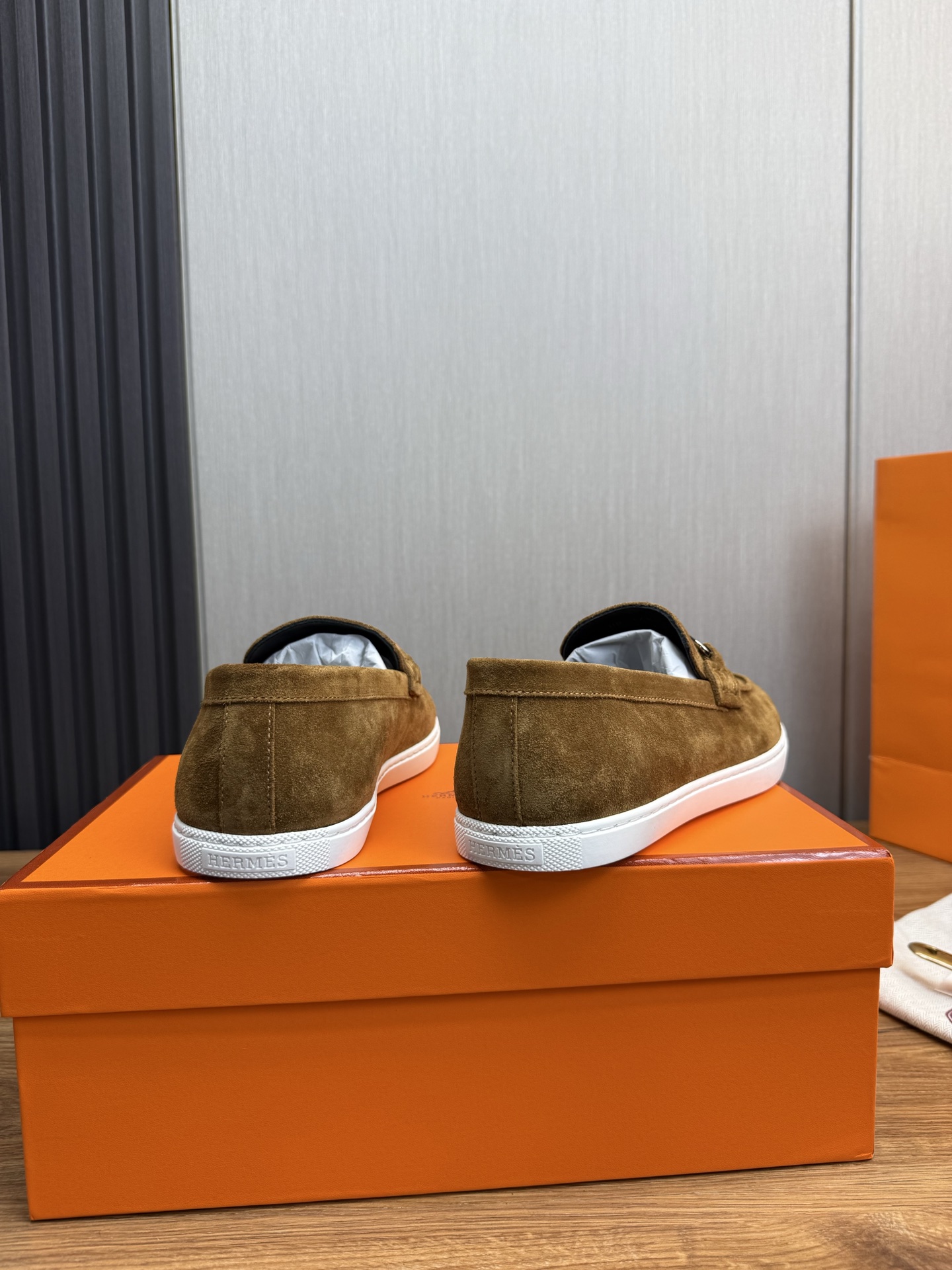 Hermes Men's Suede Loafers with Iconic Buckle - Stylish Comfort 6 i1746386283893 1479 0 7
