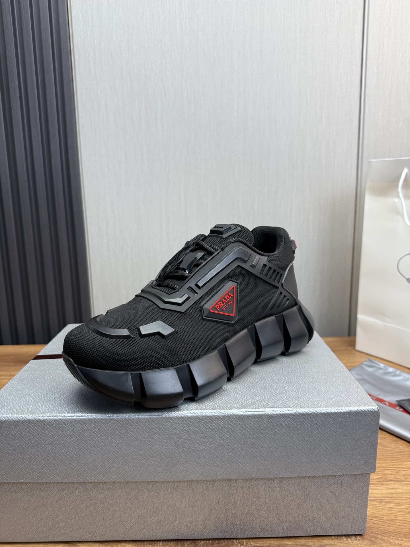 NO:283510,【PRADA Prada】 Men's shoes counter hit, official website synchronization, 1 high-quality shipment original mesh   cowhide inner lining, 11 replica, original original bottom, 38-45 (45 custom made without return or exchange), prada, prada, cowhide19860909【PRADA普拉达】男鞋专柜爆款,官网同步,1高品质出货原版网面 牛皮内里,11复刻 ,原厂原版底,38-45（45定做不退换）,,prada,prada,cowhide,Men's shoes