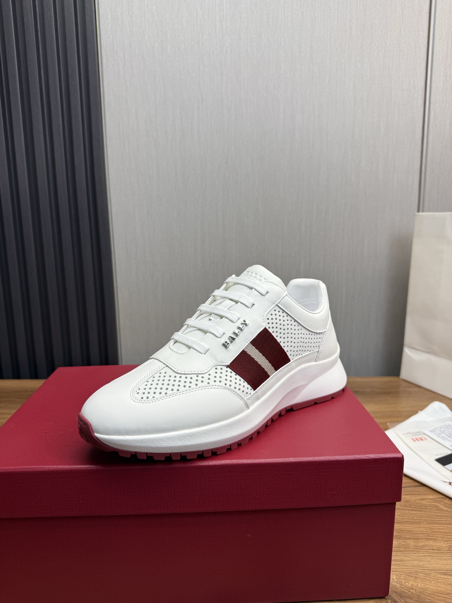 NO:283515,Bally-Bally's original new product series, shipped 1:1, high-end cowhide punching   cowhide inner lining, original anti-slip wear-resistant rubber sole 38-45 (custom made in 38.45),,bally,cowhide19860909巴利-Bally家原单新品系列,1:1出货 高档牛皮冲孔 牛皮内里,原版防滑耐磨橡胶大底38-45（38.45订做）,,bally,cowhide,Men's shoes