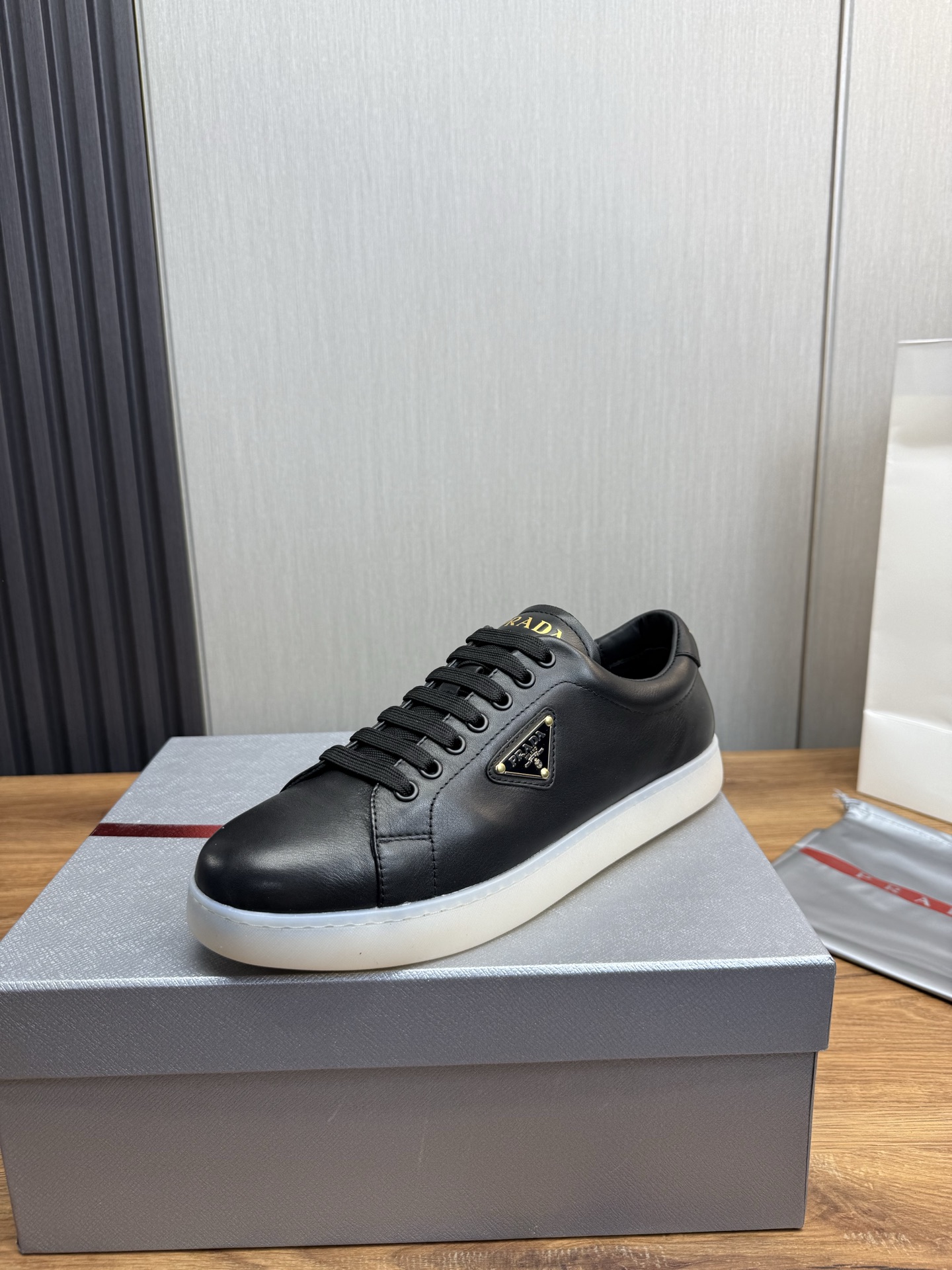 NO:351727,【PRADA Prada】 Men's shoes counter hit, official website synchronization, 1 high-quality shipment original cowhide + cowhide inner lining, 11 replica, original original bottom, 38-45 (45 custom made without return or exchange), prada, prada, cowhide19860909【PRADA普拉达】男鞋专柜爆款,官网同步,1高品质出货原版牛皮+牛皮内里,11复刻 ,原厂原版底,38-45（45定做不退换）,,prada,prada,cowhide,Men's shoes