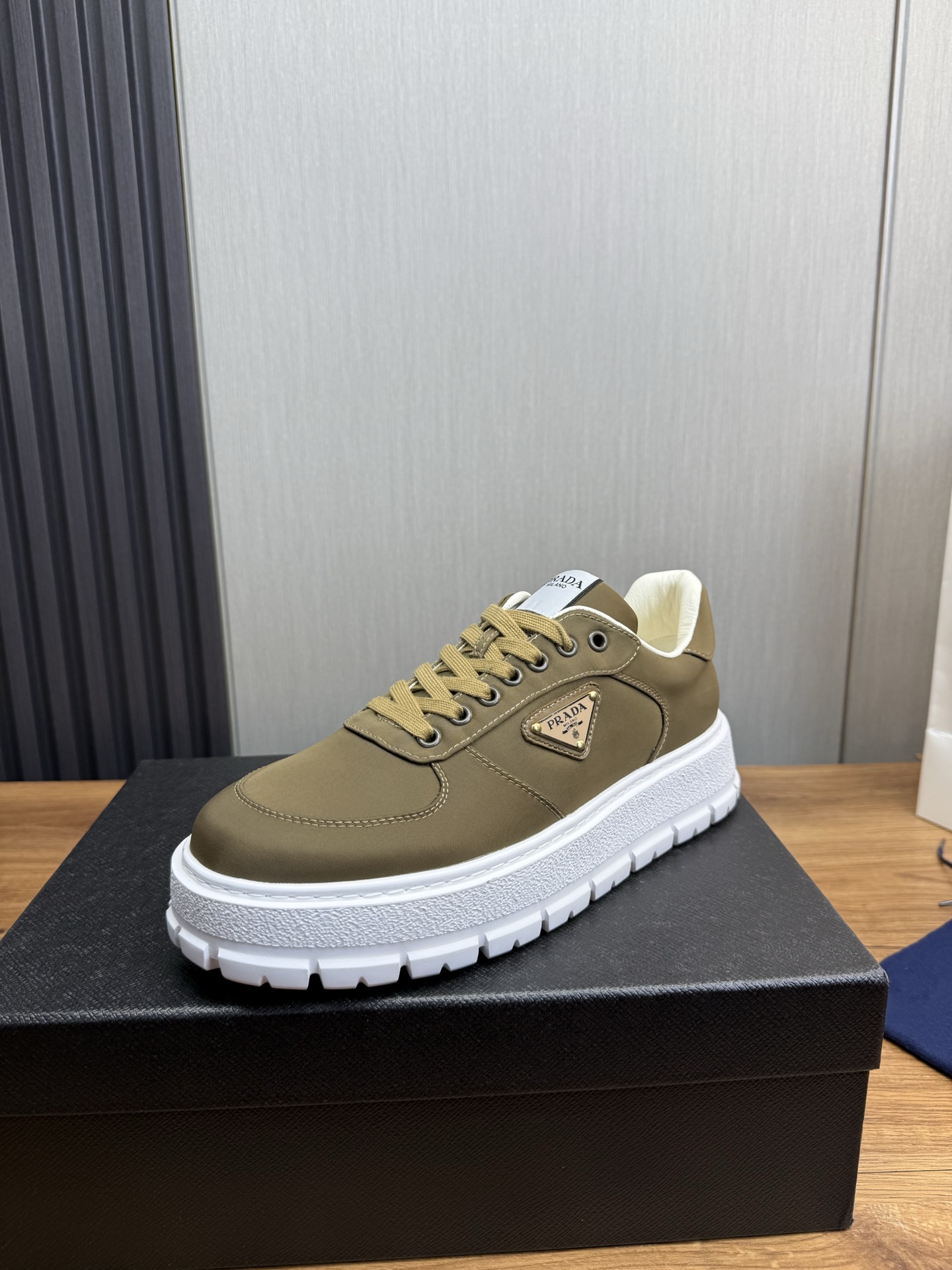 NO:348007,【PRADA Prada】The men's shoes counter hit, the official website is synchronized, 1 high-quality shipment original cowhide splicing imported waterproof fabric + cowhide inner, 11 replica, original original bottom, 38-45 (38.45 custom made without return or exchange), prada, prada, cowhide19860909【PRADA普拉达】男鞋专柜爆款,官网同步,1高品质出货原版牛皮拼接进口防水面料+牛皮内里,11复刻 ,原厂原版底,38-45（38.45定做不退换）,,prada,prada,cowhide,Men's shoes