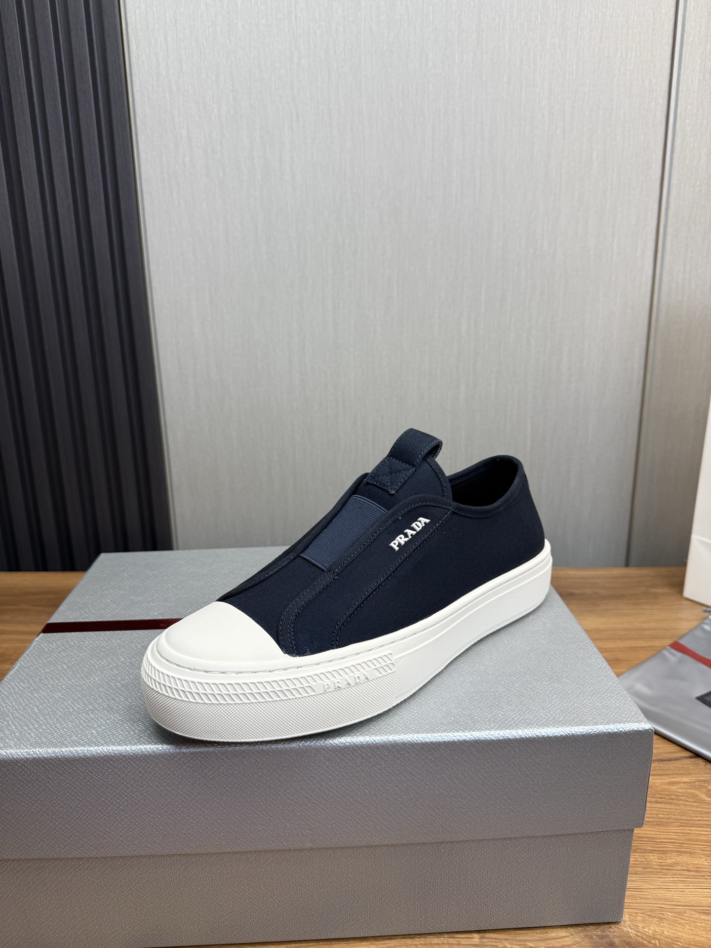 NO:344980,【PRADA Prada】Men's shoes counter hot canvas shoes, official website synchronization, 1 high-quality shipment original canvas + cowhide inner lining, 11 replica, original original bottom, 38-45 (45 custom made without return or exchange),, prada, prada, cowhide19860909【PRADA普拉达】男鞋专柜爆款帆布鞋,官网同步,1高品质出货原版帆布+牛皮内里,11复刻 ,原厂原版底,38-45（45定做不退换）,,prada,prada,cowhide,Men's shoes