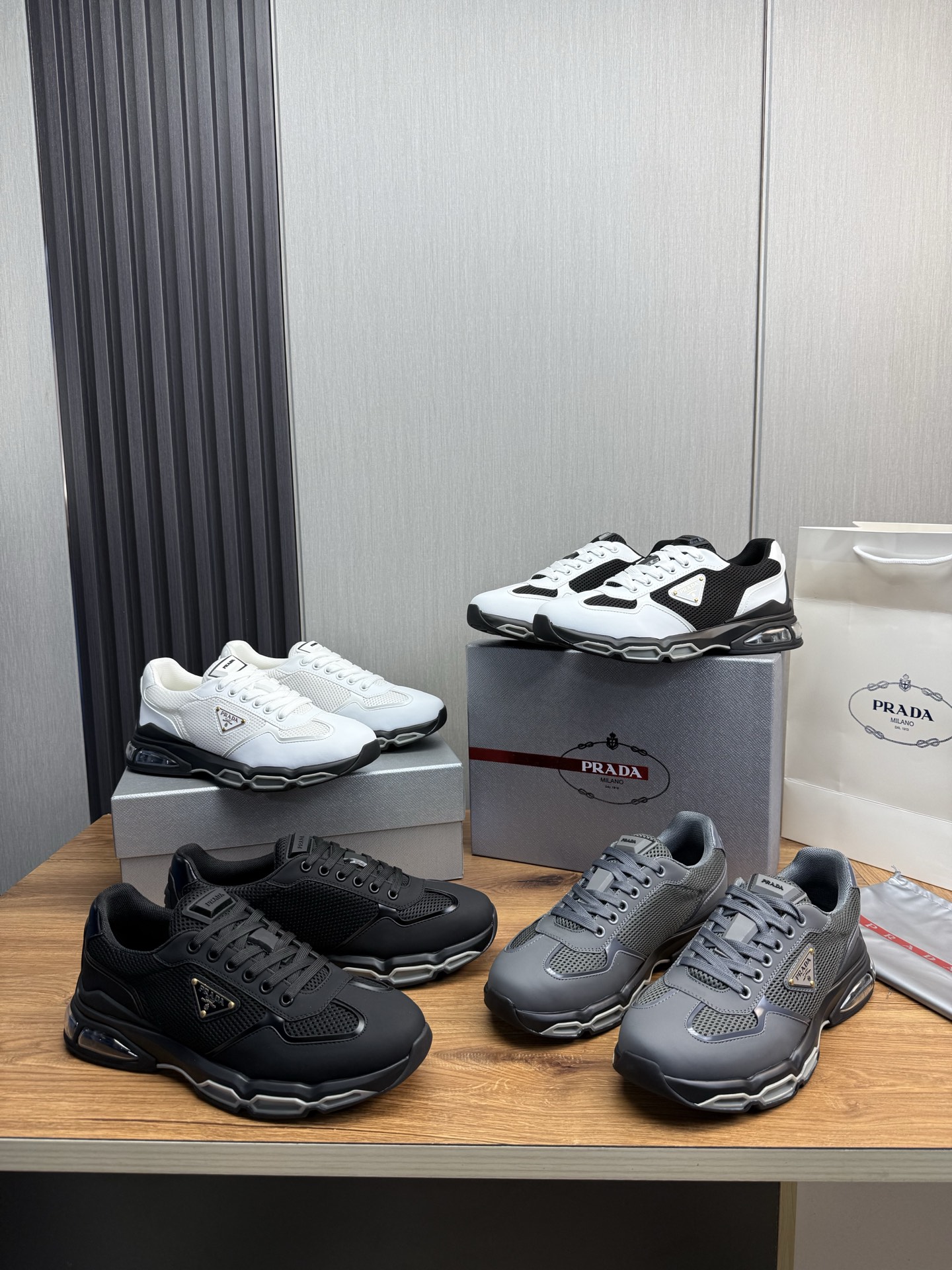 NO:670019,[PRADA] Men's shoes are popular in the counter, high-quality shipments are synchronized with the official website. Original imported cowhide with comfortable mesh + cowhide lining, 1:1 replica, original air-exhausted sole, 38-45, casual shoes/sports shoes, prada, prada, sneakers, cowhide19860909【PRADA普拉达】男鞋专柜爆款,高品质出货官网同步 原版进口牛皮配舒适网面+牛皮内里,1比1复刻 ,原厂抽空气垫原版底,38-45,休闲鞋/运动鞋,prada,prada,sneakers,cowhide,Women's Shoes