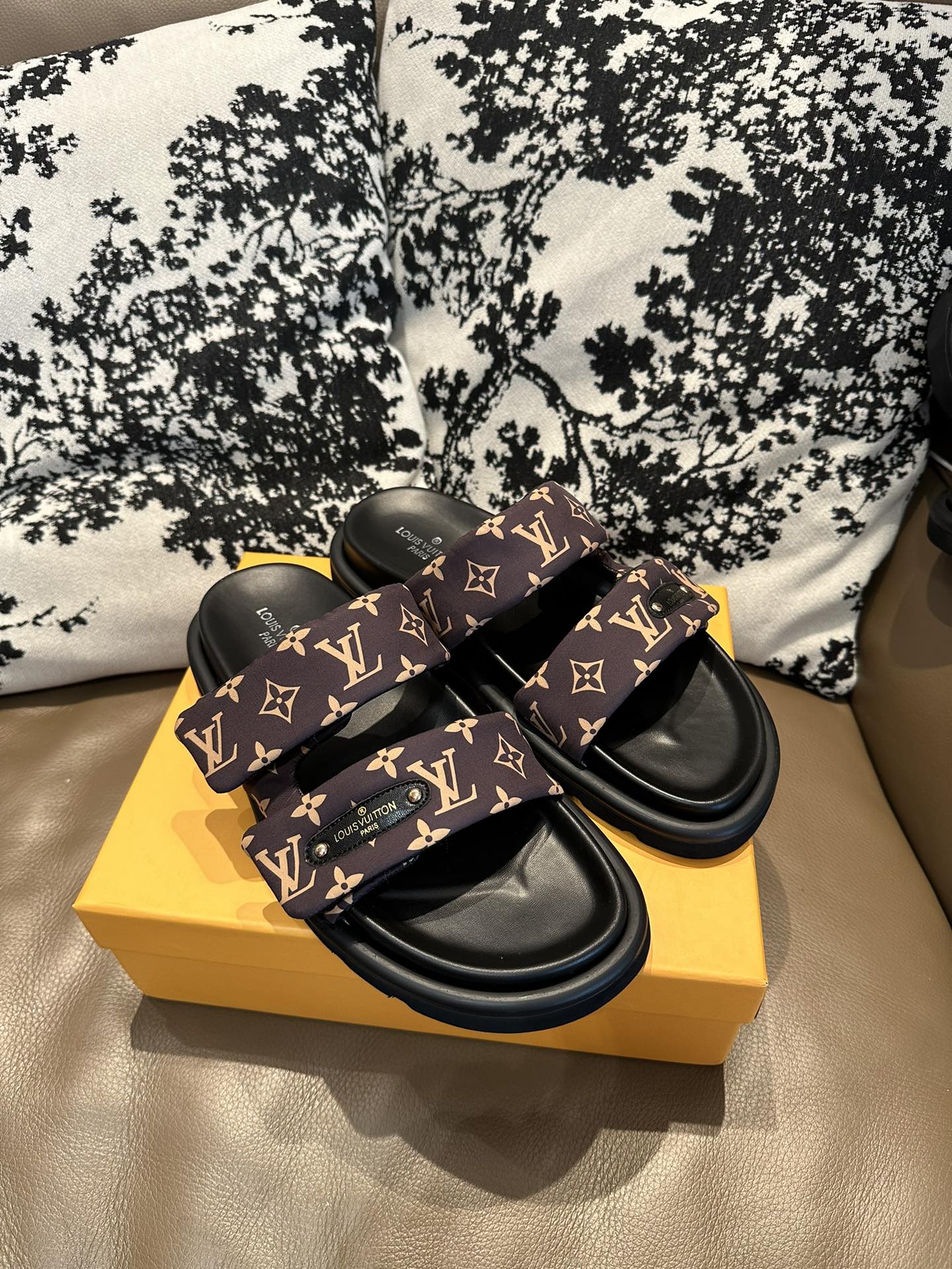 NO:348229,LV. Slippers High Mercerized Cloth Original PU Water Table Rubber Outsole, Size 35-46, Louis vuitton, slippers19860909LV.拖鞋高丝光布 原版PU水台 橡胶大底,35-46码,,louis vuitton,slippers,Men's shoes