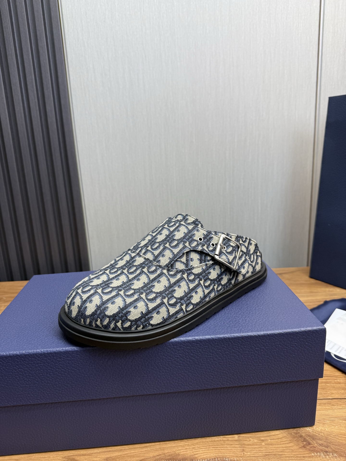 NO:345247,Dior Men's Slippers Official Website One-to-One Made 38-45 Size 45 46 Customized!  Original cowhide embossed, inner sheepskin original bottom, dior, slippers, cowhide, sheepskin19860909迪奥.男拖鞋官网一比一制作 38-45码 45 46 订做！原版牛皮压花,内里羊皮原版大底,,dior,slippers,cowhide,sheepskin,Men's shoes