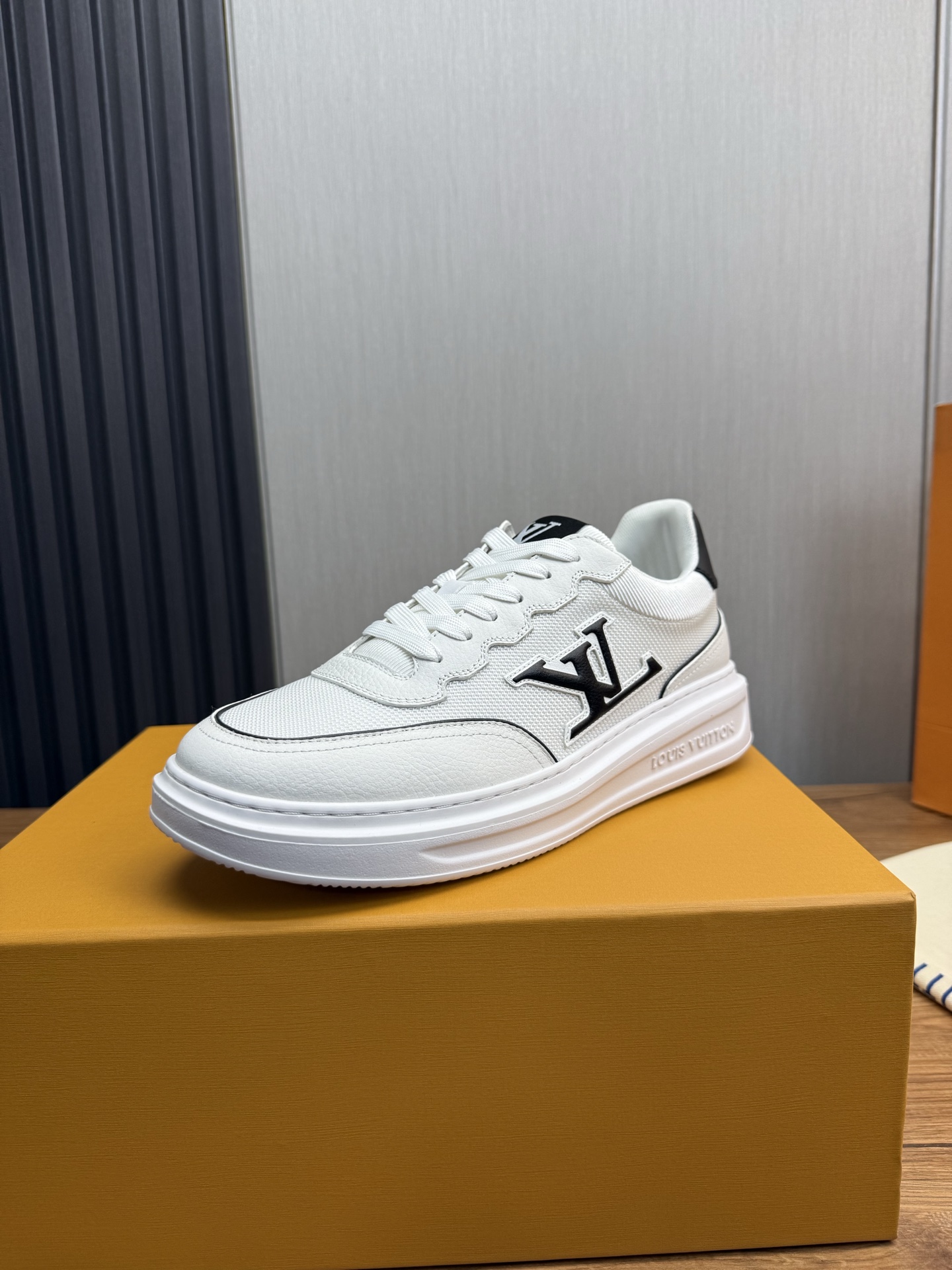 NO:351282,LOUIS VUITTON [Luden Yiwei] new trendy Lv is on the market, casual and fashionable men's shoes are shipped 1:1. The upper is made of imported brand leather + cowhide inner lining, original wear-resistant rubber outsole, simple and atmospheric, exclusive to trendy men. 38-44,,louis vuitton,louis vuitton,cowhide19860909LOUIS VUITTON【路登易威】全新潮款Lv上市,休闲时尚男鞋原版1:1出货 鞋面采用进口品牌皮料+牛皮内里,原版耐磨橡胶大底,版型简洁大气,潮男专属.38-44,,louis vuitton,louis vuitton,cowhide,Men's shoes