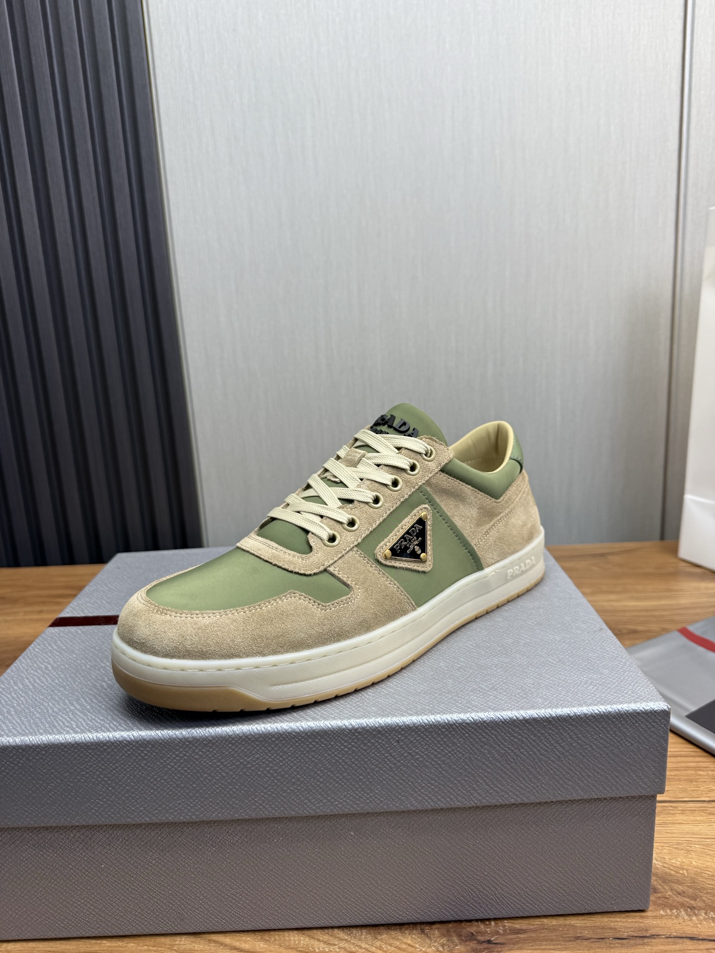 NO:351301,【PRADA Prada】 Men's shoes counter hit, official website synchronization, 1 high-quality shipment original matte cowhide splicing + cowhide inner lining, 11 replica, original original bottom, 38-45 (45 custom made without return or exchange), prada, prada, cowhide19860909【PRADA普拉达】男鞋专柜爆款,官网同步,1高品质出货原版磨砂牛皮拼接+牛皮内里,11复刻 ,原厂原版底,38-45（45定做不退换）,,prada,prada,cowhide,Men's shoes