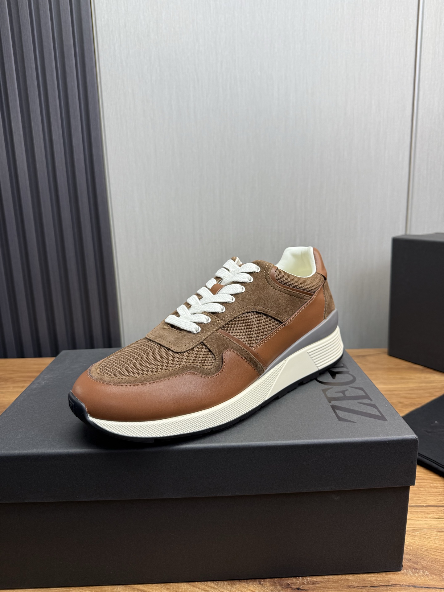 NO:354500,ZEGNA Men's Shoes Men's Sneakers!  Luxury casual shoes, the latest catwalk style is synchronized on the official website!  Original original material. 1:1 shipment Leather shoes size: 39/40/41/42/43/44/45 (45.46. Can be customized) Original box packaging + dust bag, zegna, sneakers19860909ZEGNA杰尼亚男鞋男士运动鞋！奢华休闲鞋 最新走秀款官网同步！原版原材质.1:1出货 皮鞋码数:39/40/41/42/43/44/45（45.46.可以订做）原盒包装+防尘袋,,zegna,sneakers,Men's shoes