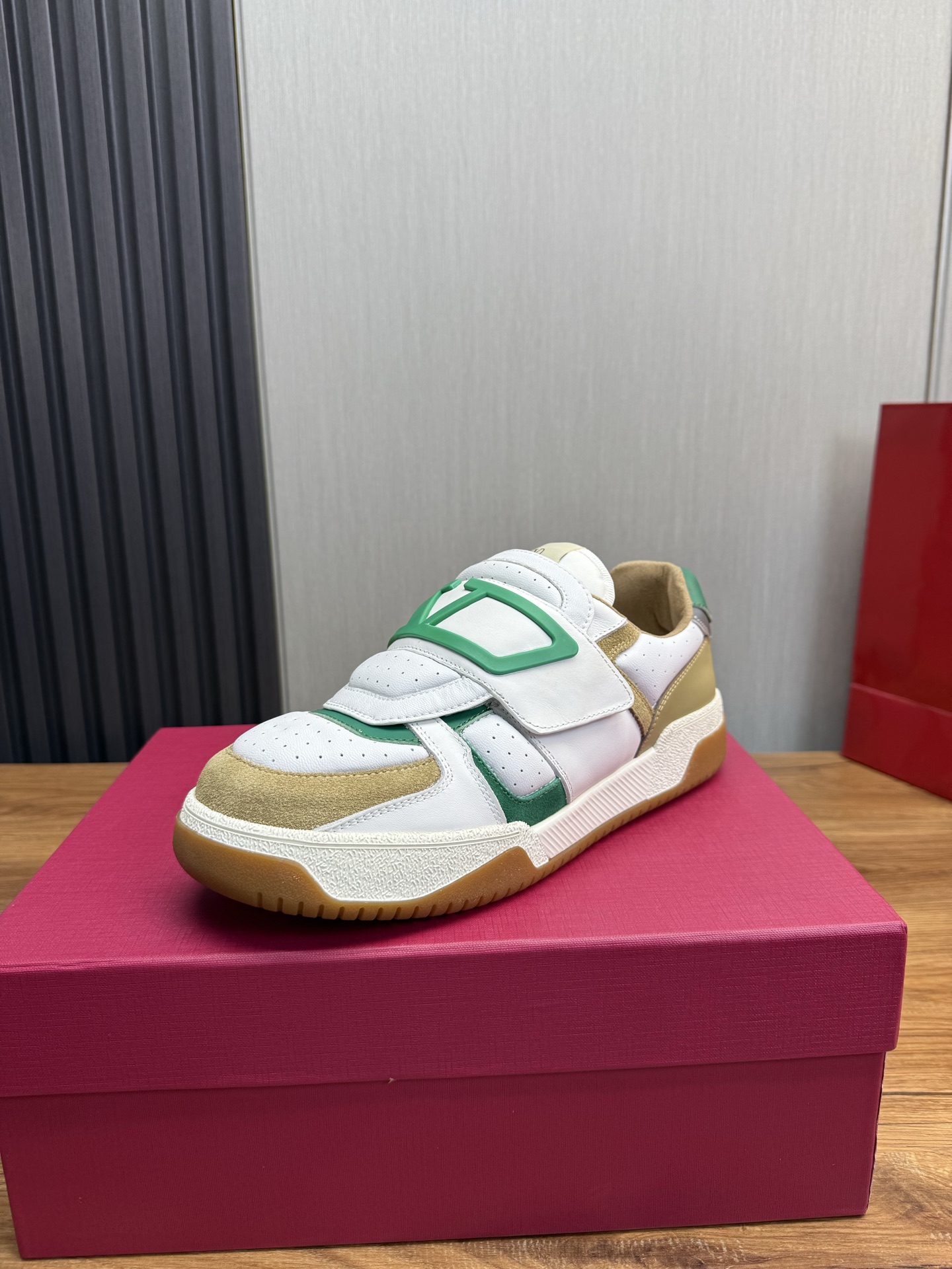 NO:356623,Valentino's 