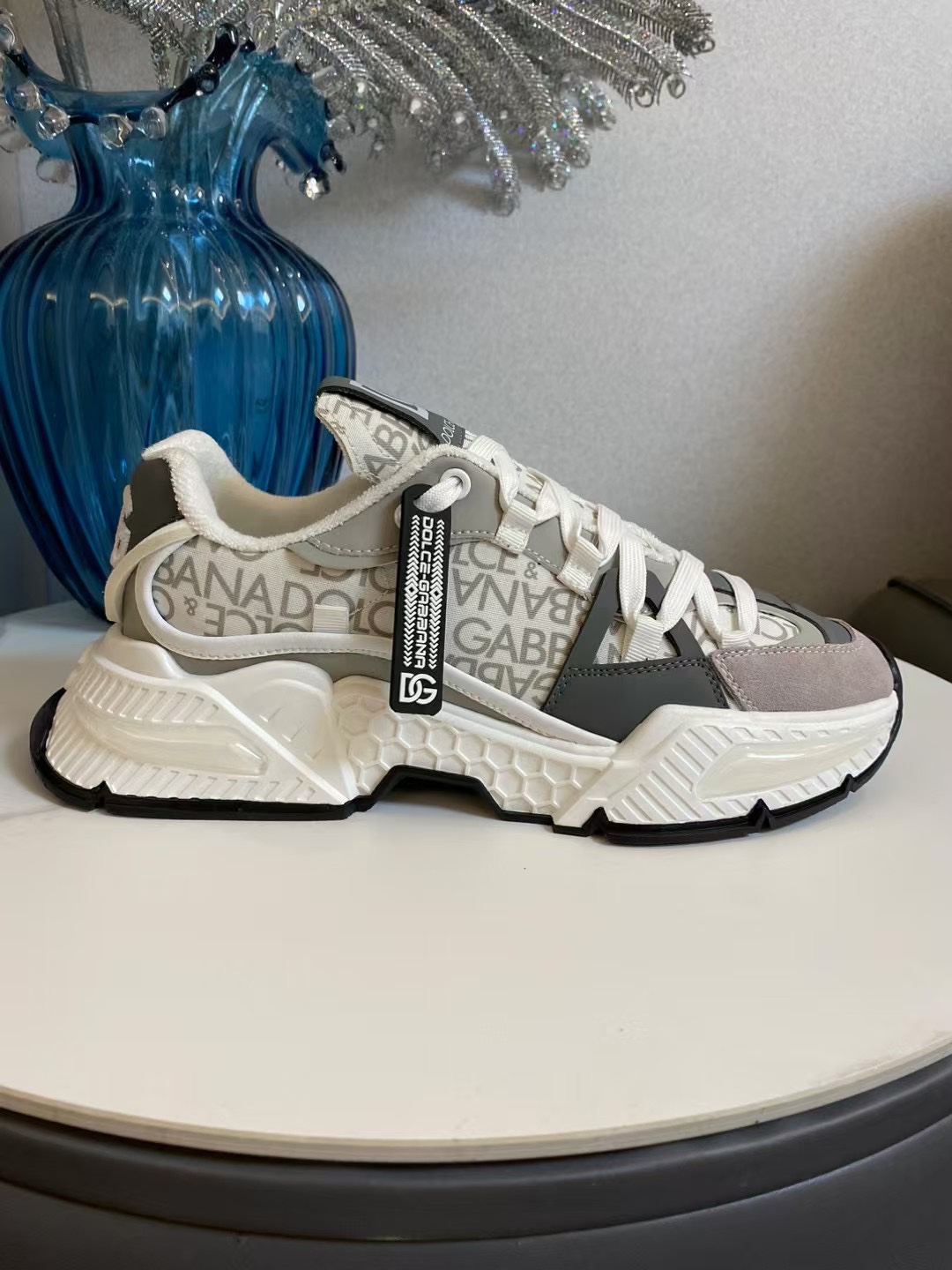 NO:345255,D&G is fashionable and sporty, simple and not monotonous, and has excellent comfort!  Creative cowhide on the upper, with breathable towel mesh inside, strong comfort and fashionable. Code 38-46 (45.46 customized, no return or exchange), Dolce & Gabbana, cowhide19860909D&G 时尚运动款,简单不单调,舒适度极佳！鞋面牛皮拼接打造,内里搭配透气毛巾网布,舒适感强,时尚潮流.配码38-46（45.46订做不退换）,,Dolce&Gabbana,cowhide,Men's shoes