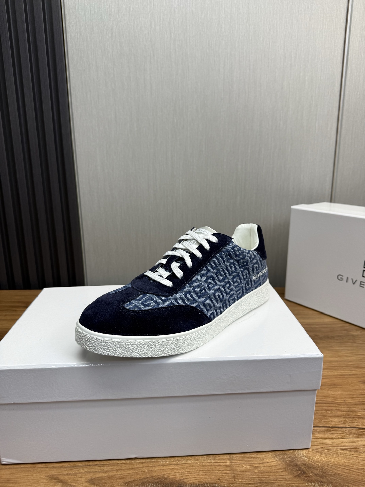 NO:354549,GIVENCHY Givenchy. Men's new fashion casual shoes hot sale Imported cowhide. Comfortable sheepskin lining. Original outsole. Comfortable feet. Size 38-44 (45 custom made without return)., given, given, given, given, cowhide, sheepskin19860909GIVENCHY纪梵希 .男士新款时尚休闲板鞋热卖 进口牛皮.舒适羊皮内里 原版大底 脚感舒适 38-44码（45订做不退换）,,givenchy,givenchy,cowhide,sheepskin,Men's shoes