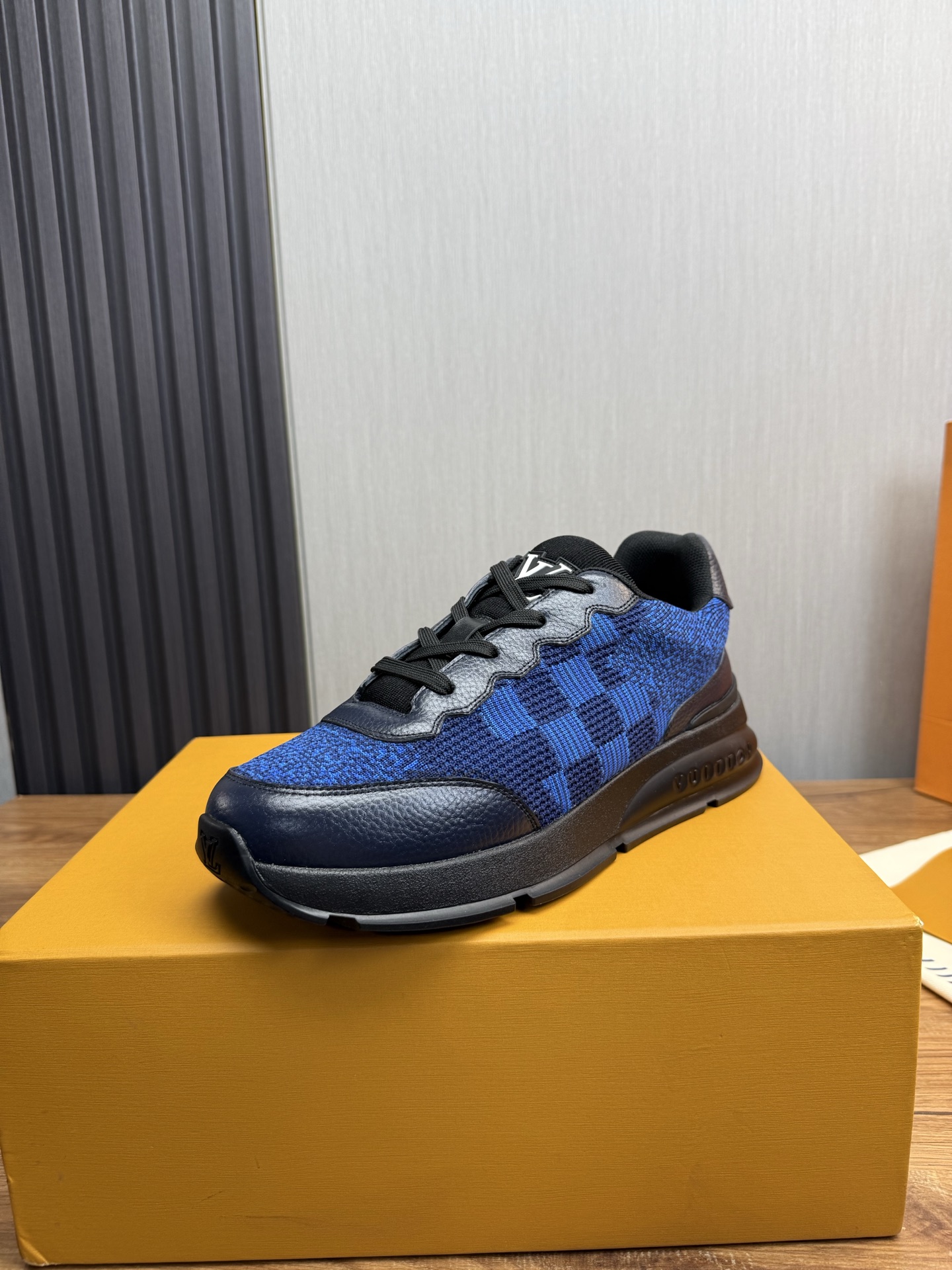 NO:354568,LOUIS VUITTON [Luden Yiwei] new trendy Lv is available, casual and fashionable men's shoes. The upper is made of high-string high-density flying weaving + cowhide net inner lining, original wear-resistant rubber outsole, simple and atmospheric, exclusive to trendy men. 38-45 (45 custom made without return or exchange),, louis vuitton, louis vuitton, cowhide19860909LOUIS VUITTON【路登易威】全新潮款Lv上市,休闲时尚男鞋 鞋面采用高支高密飞织+牛皮网内里,原版耐磨橡胶大底,版型简洁大气,潮男专属.38-45（45订做不退换）,,louis vuitton,louis vuitton,cowhide,Men's shoes