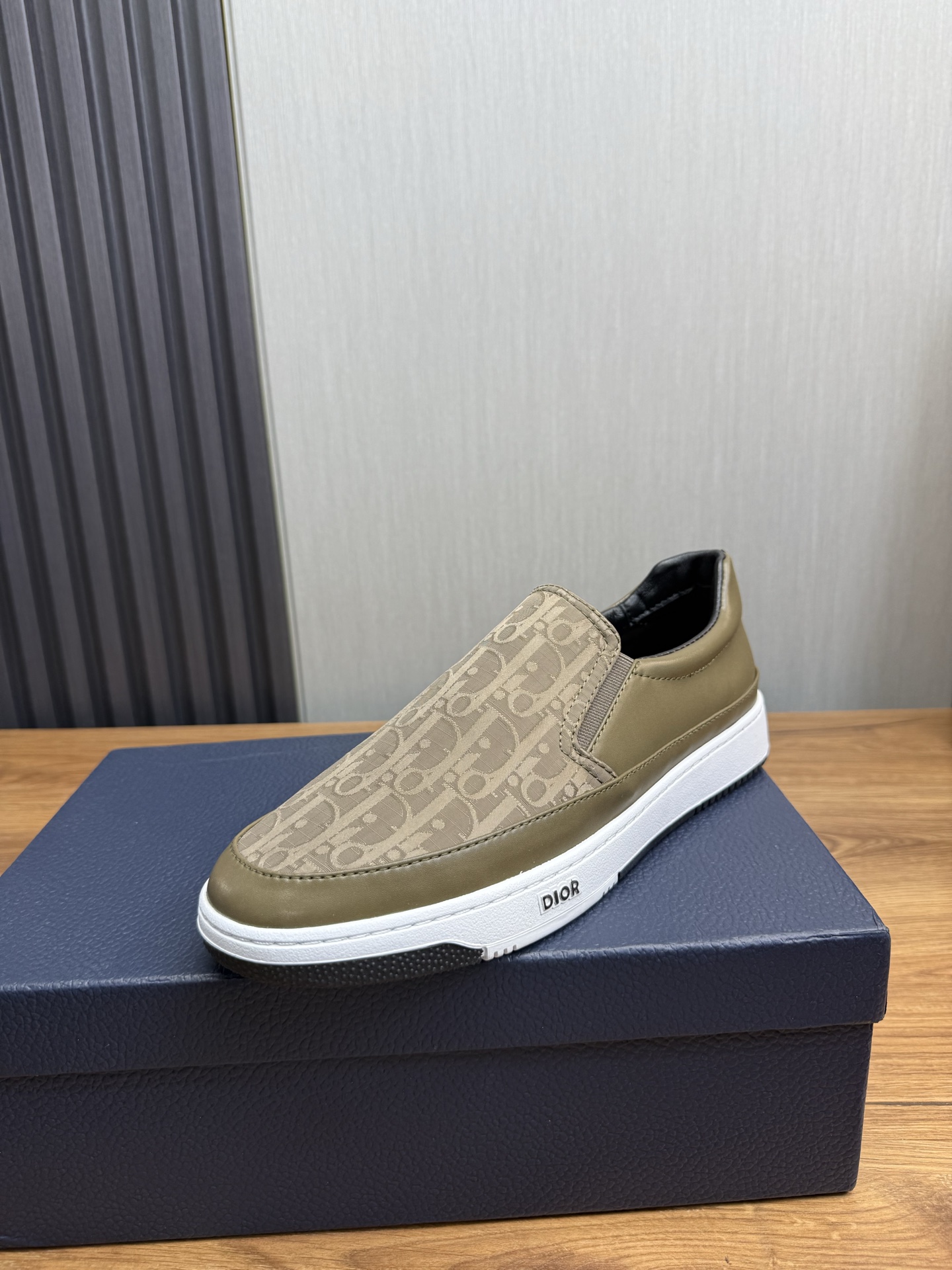 NO:354587,【Dior】Emported brand printed spliced ​​cowhide + sheepskin lining for men. Original rubber wear-resistant outsole. Size 38-44, (45 customized),,dior,dior,cowhide,sheepskin19860909【Dior 迪奥】男士休闲驾车鞋进口品牌印花拼接牛皮+羊皮内里.原版橡胶耐磨大底.码数38-44,（45订做）,,dior,dior,cowhide,sheepskin,Men's shoes