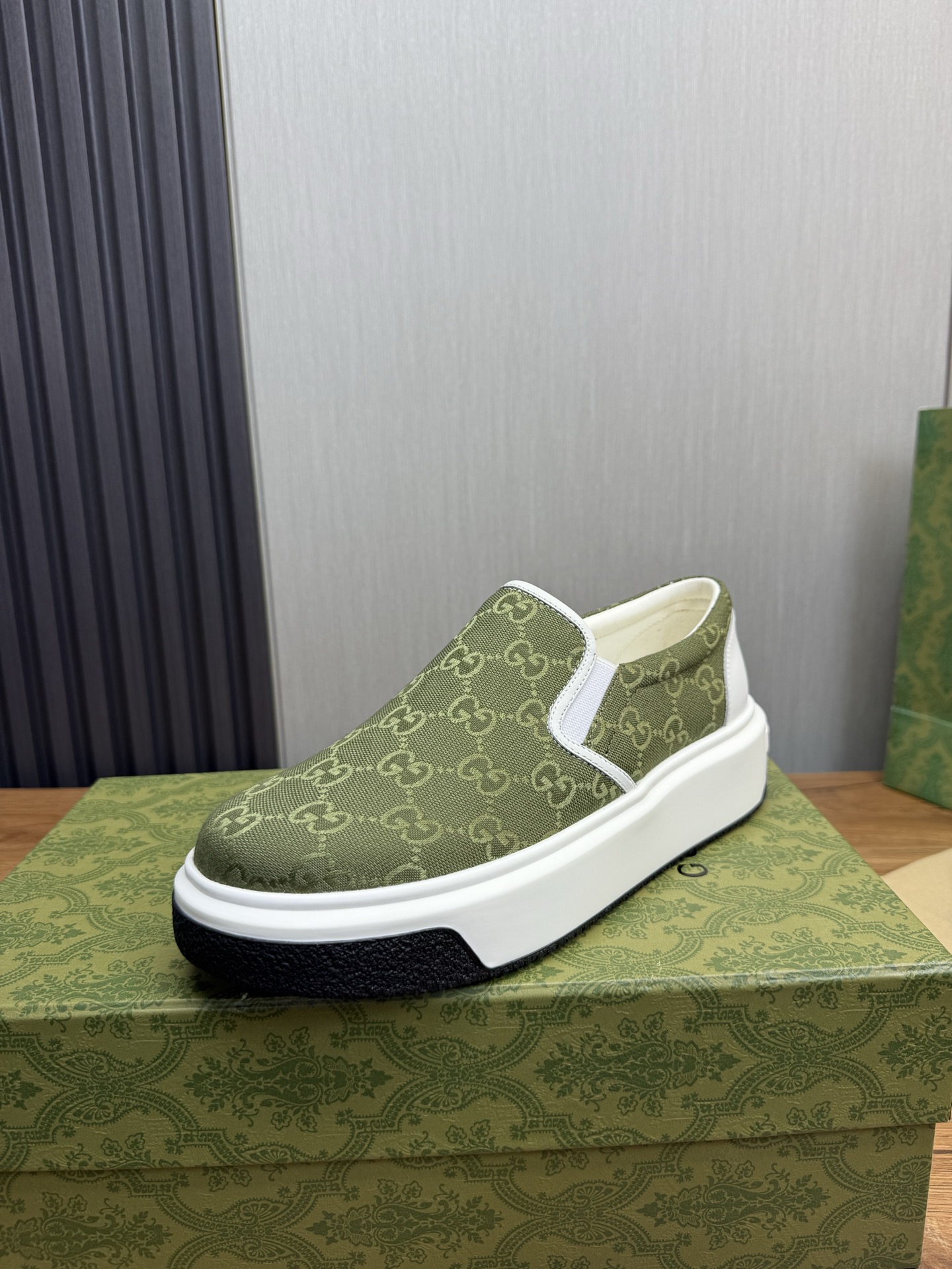 NO:354670,GUCC*—Guqi. High-version counters are available simultaneously. Men's new board shoes, imported brand fabrics on the upper; 