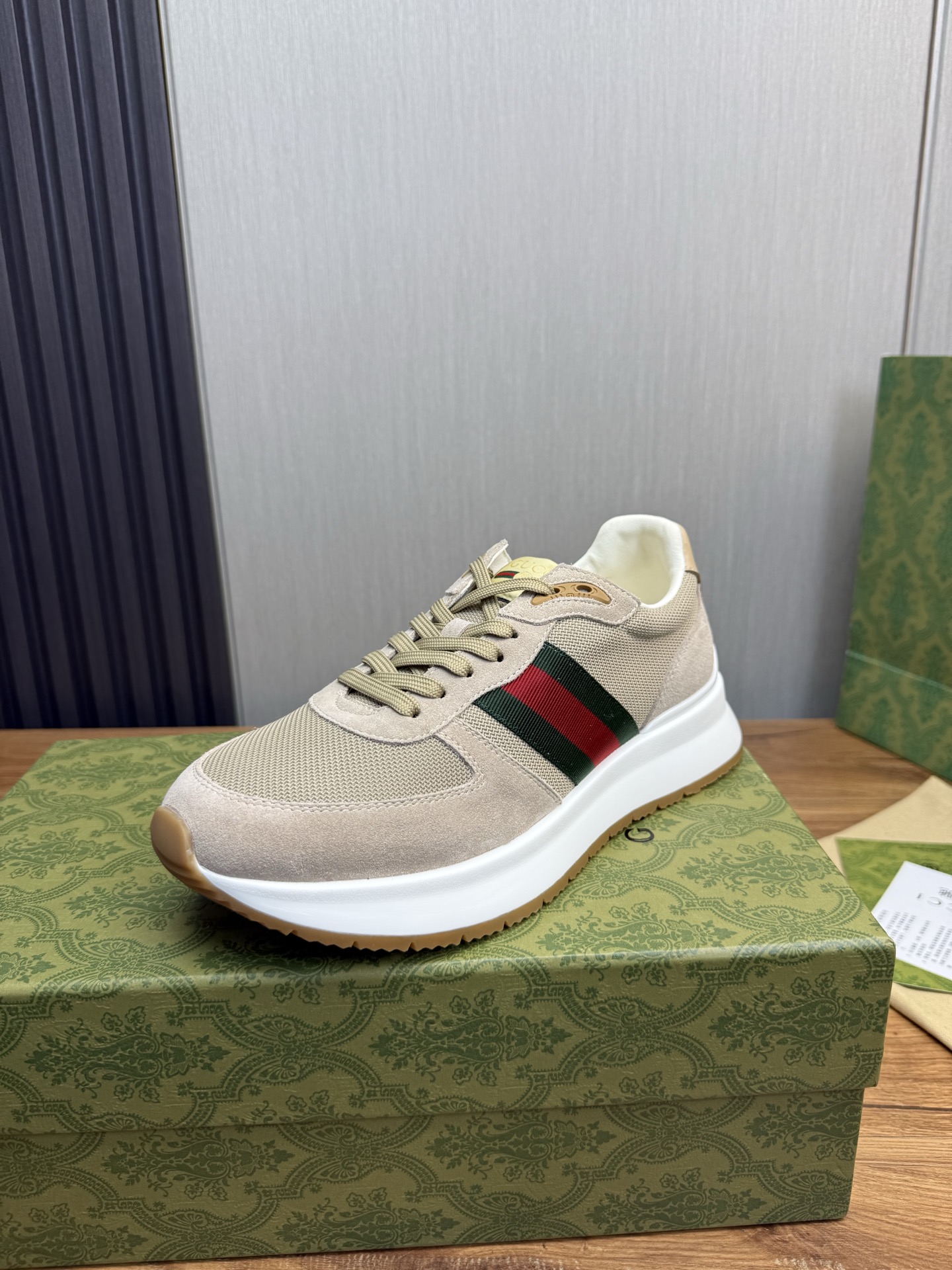 NO:355591,GUCC*—Guqi. High-version counters are available simultaneously. Men's new board shoes, imported brand fabrics on the upper; 