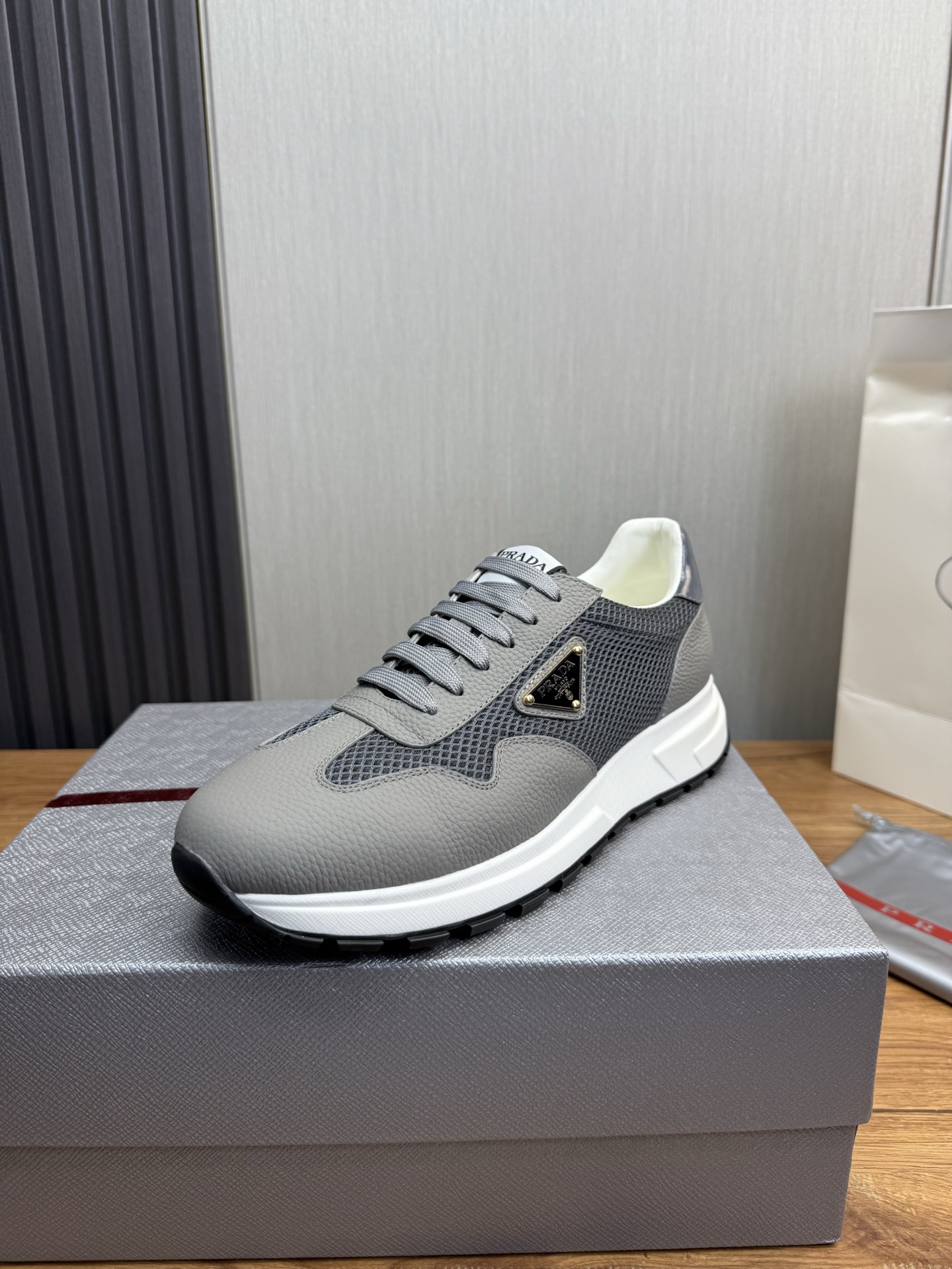 NO:344311,【PRADA Prada】The men's shoes counter hits, the official website is synchronized, 1 high-quality shipment original cowhide mesh + cowhide inner, 11 replica, original original bottom, 38-45 (45 custom made without return or exchange), prada, prada, cowhide19860909【PRADA普拉达】男鞋专柜爆款,官网同步,1高品质出货原版牛皮网面+牛皮内里,11复刻 ,原厂原版底,38-45（45定做不退换）,,prada,prada,cowhide,Men's shoes