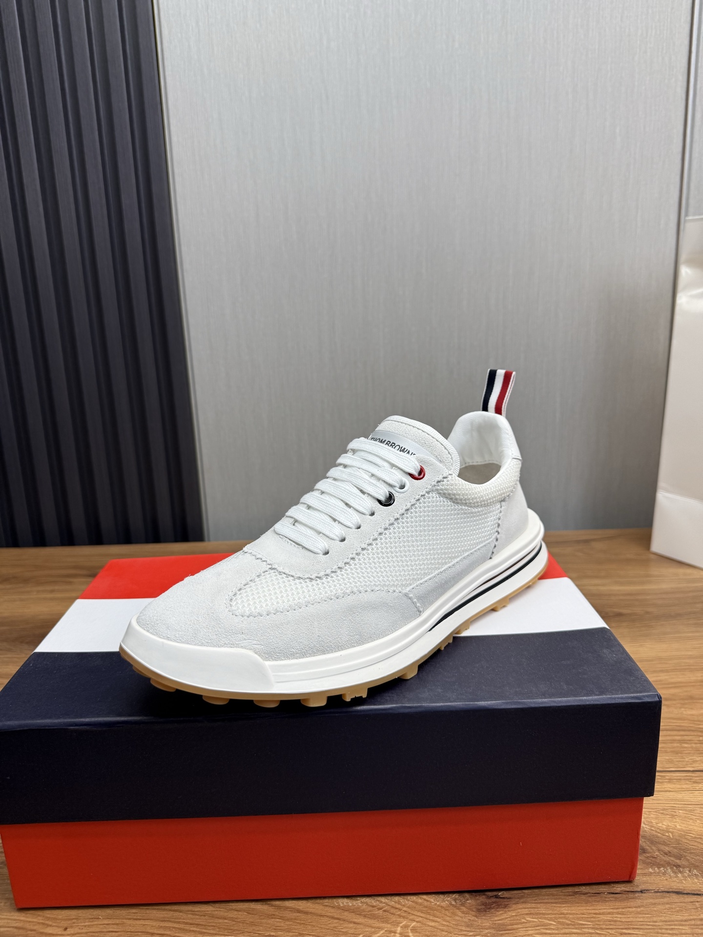 NO:358342,#Thom Browne#Tom Brownie TB. Popular high-end cowhide splicing Comfortable sheepskin inner rubber wear-resistant large sole, three-dimensional and fashionable and versatile 38-45 (45 custom made without return or exchange), thom browne, cowhide, sheepskin19860909#Thom Browne#汤姆.布朗尼TB.爆款热卖高档牛皮拼接 舒适羊皮内里 橡胶耐磨大底,立体感十足时尚百搭38-45（45订做不退换）,,thom browne,cowhide,sheepskin,Men's shoes