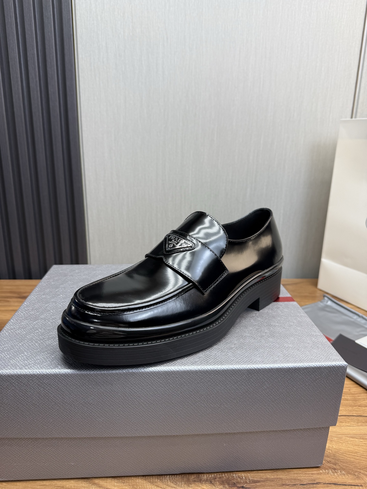 NO:670044,pray19860909Prad*普拉达.男士爆款时尚皮鞋 原版开边珠牛皮面 ｜内里垫脚全牛皮｜耐磨防滑橡胶发泡大底｜轻便舒适｜上脚霸气百搭 Size39-44（38.45定做）,休闲鞋/运动鞋,prada,prada,sneakers,cowhide,Women's Shoes