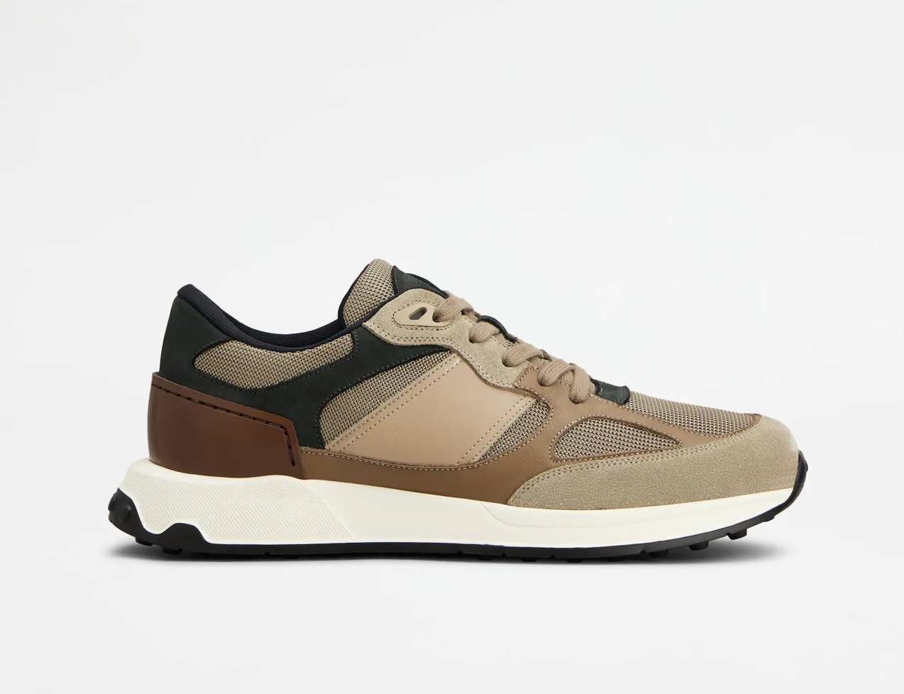 NO:353405,TODS. This sports and casual shoes combine sports elements and Tod's classic style, adding urban design to the basis of running, combining ergonomic design to make the feet feel light and comfortable. The upper is suede leather and smooth leather, seam technology fabric, lightweight rubber sole, wear-resistant and non-slip bean sole, men's leather fabric sports and casual shoes·sued leather and smooth leather upper·seater technology fabric comfortable and breathable, shoe cabinet retained model size 39-44, (38 45 46 customized),, Tod's19860909TODS.本款运动休闲鞋糅合运动元素和Tod's经典风格,在跑步运动基础上增添都市设计,结合人体工程学设计使脚感轻便舒适,鞋面为绒面皮革拼光滑皮革,拼缝科技织物,轻便的橡胶鞋底,耐磨防滑的豆豆底,男士皮革拼织物运动休闲鞋·绒面皮革拼光滑皮革鞋面·拼缝科技织物舒适透气,鞋柜自留款 码数39-44,（38 45 46订做）,,Tod's,Men's shoes