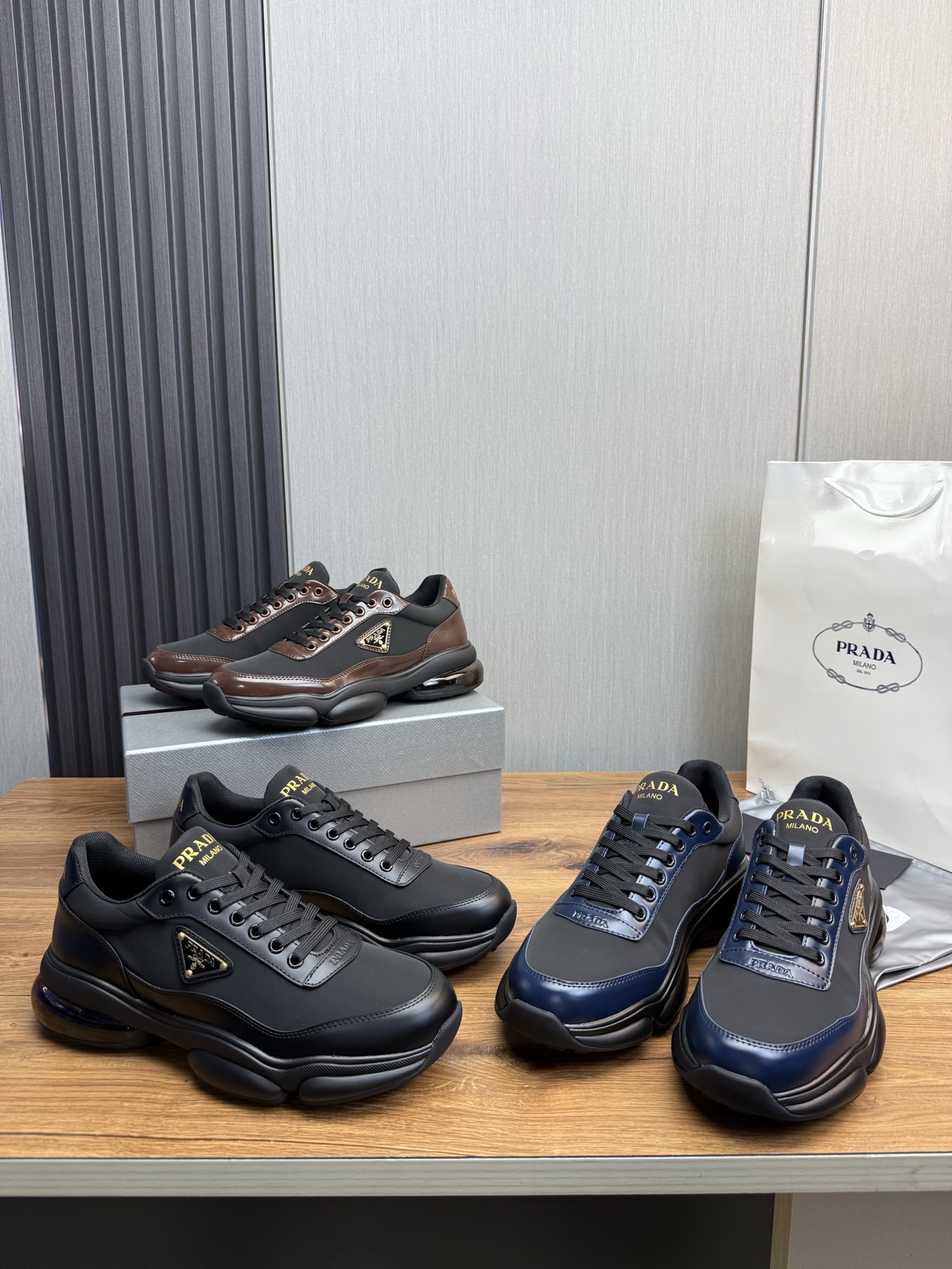 NO:670042,[PRADA] Popular items in men's shoes counter, official website synchronization, 1 high-quality shipped original cowhide upper + cowhide lining, 11 replica, original original sole, 38-45 (45 customized, non-refundable)., casual shoes/sports shoes, prada, prada, sneakers, cowhide19860909【PRADA普拉达】男鞋专柜爆款,官网同步,1高品质出货原版牛皮鞋面+牛皮内里,11复刻 ,原厂原版底,38-45（45定做不退换）.,休闲鞋/运动鞋,prada,prada,sneakers,cowhide,Women's Shoes