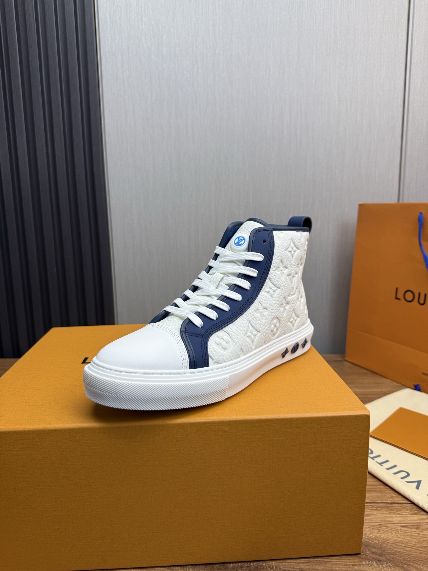 NO:354550,LOUIS VUITTON [Luden Yiwei] new trendy Lv is available for sale, casual and fashionable men's shoes 1:1 shipment upper is imported cowhide + cowhide net lining, original wear-resistant rubber outsole, simple and atmospheric, exclusive to trendy men. 38-45 (38.45 custom made without return),, louis vuitton, louis vuitton, cowhide19860909LOUIS VUITTON【路登易威】全新潮款Lv上市,休闲时尚男鞋 1:1出货鞋面采用进口牛皮+牛皮网内里,原版耐磨橡胶大底,版型简洁大气,潮男专属.38-45（38.45订做不退换）,,louis vuitton,louis vuitton,cowhide,Men's shoes