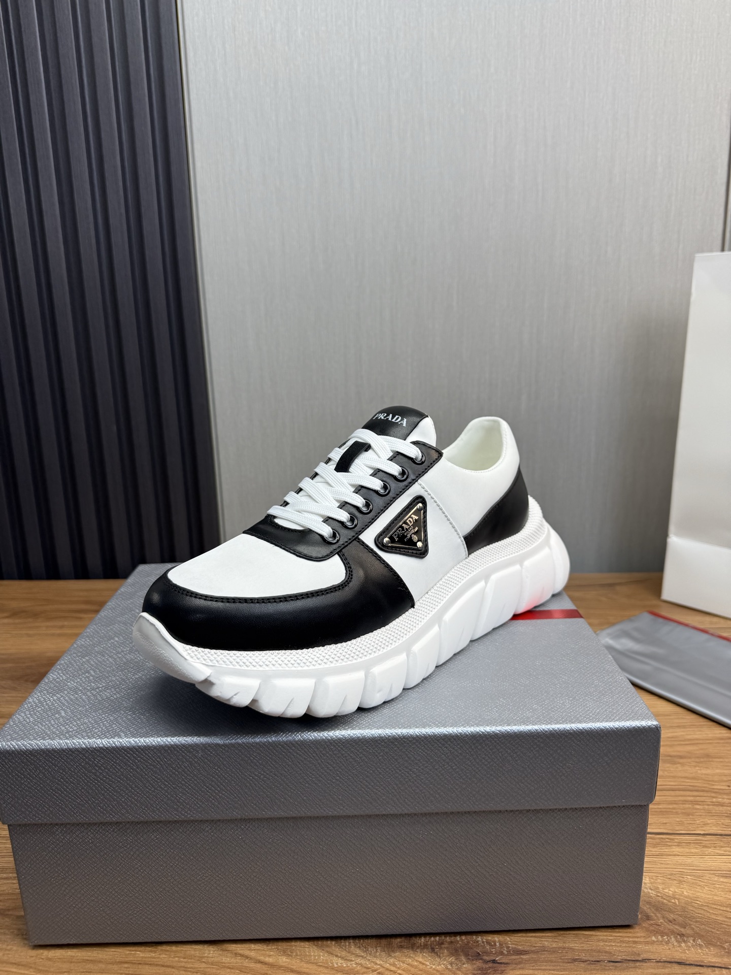 NO:356478,【PRADA Prada】The men's shoes counter hits, the official website is synchronized, 1 high-quality imported cowhide fabric + cowhide lining, 11 replica, original original bottom, 38-45 (45 custom made without return or exchange), prada, prada, cowhide19860909【PRADA普拉达】男鞋专柜爆款,官网同步,1高品质出货进口牛皮面料+牛皮内里,11复刻 ,原厂原版底,38-45（45定做不退换）,,prada,prada,cowhide,Men's shoes