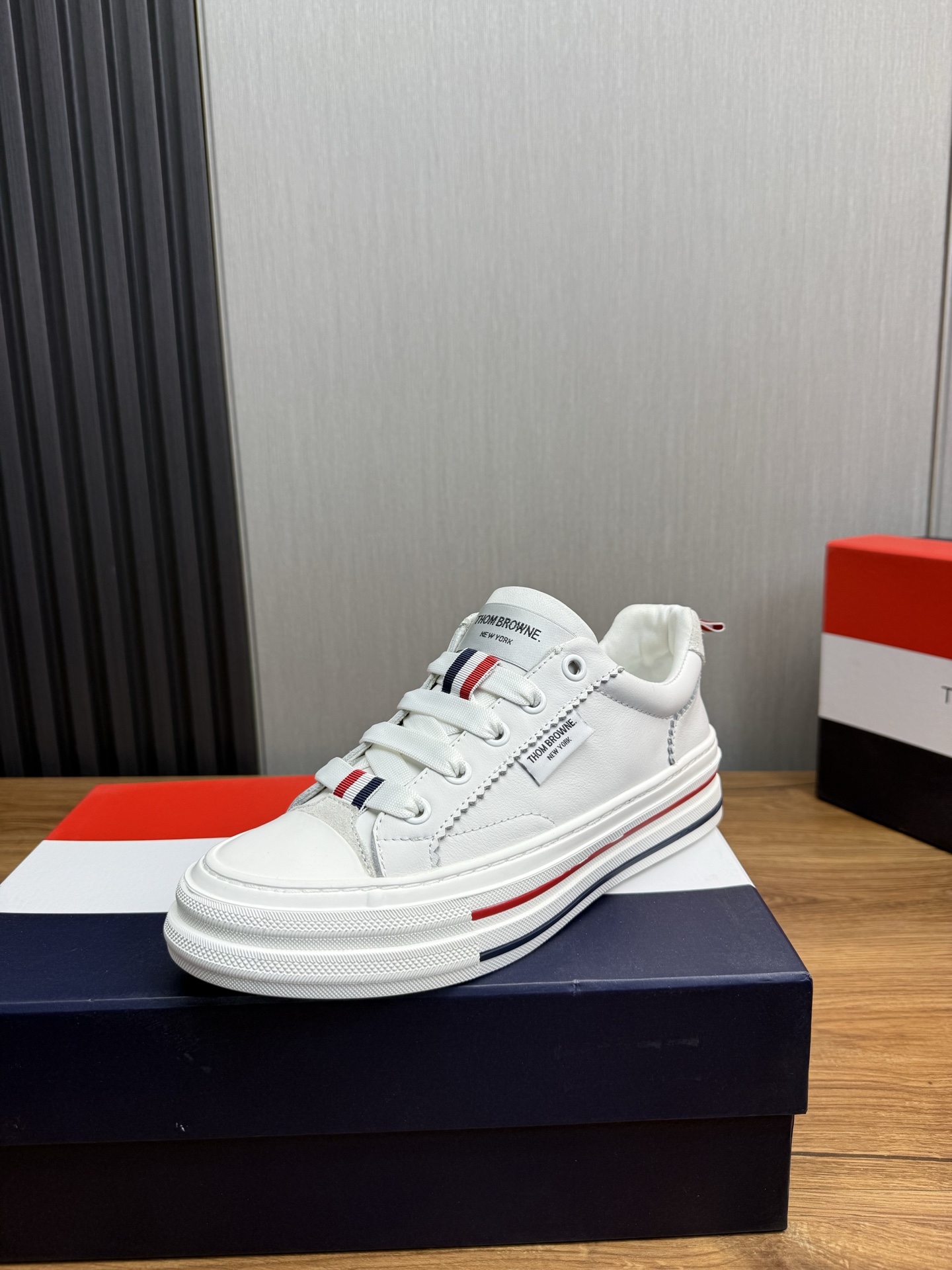 NO:356342,#Thom Browne#Tom Brownie TB. Popular high-end cowhide splicing Comfortable sheepskin inner rubber wear-resistant large sole, three-dimensional and fashionable and versatile 38-45 (45 custom made without return or exchange), thom browne, cowhide, sheepskin19860909#Thom Browne#汤姆.布朗尼TB.爆款热卖高档牛皮拼接 舒适羊皮内里 橡胶耐磨大底,立体感十足时尚百搭38-45（45订做不退换）,,thom browne,cowhide,sheepskin,Men's shoes