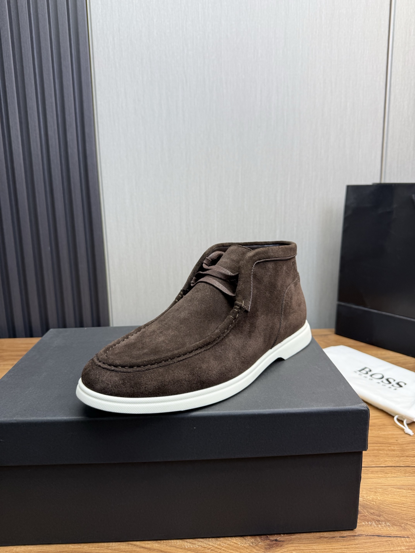 NO:357468,BOSS. Hot sale of autumn and winter products, original version shipped 1:1!  Original cow back velvet. Niuli, original lightweight rubber outsole size: 39/40/41/42/43/44 (45 customized),19860909BOSS.秋冬爆款热卖 原版1:1出货！原版牛反绒.牛里,原版轻便橡胶大底码数:39/40/41/42/43/44（45订做）,,Men's shoes