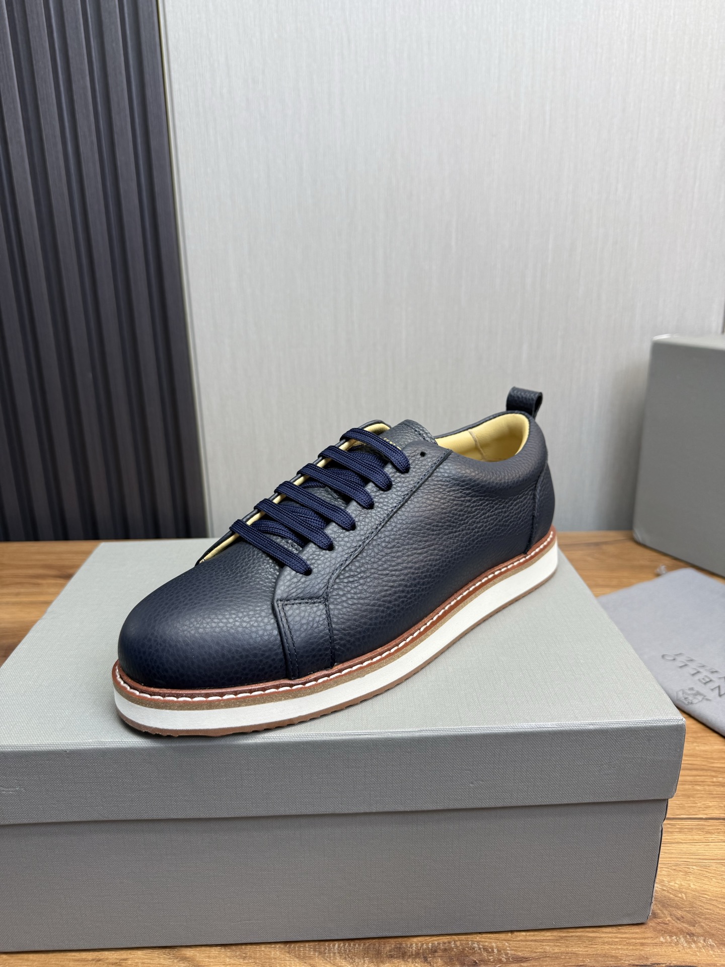 NO:555293,BRUNELLO CUCINELLI BC. Men's casual shoes. This sports shoe is made of imported cowhide, original breathable sheepskin lining, original non-slip color matching outsole, size 39-44 (45 customized), brunello cucinelli, sneakers, cowhide, sheepskin19860909BRUNELLO CUCINELLI BC. 男士休闲鞋 本款运动鞋选用进口牛皮 原版透气羊皮里垫,原厂防滑拼色大底 码数39-44（45订做）,,brunello cucinelli,sneakers,cowhide,sheepskin,Men's shoes